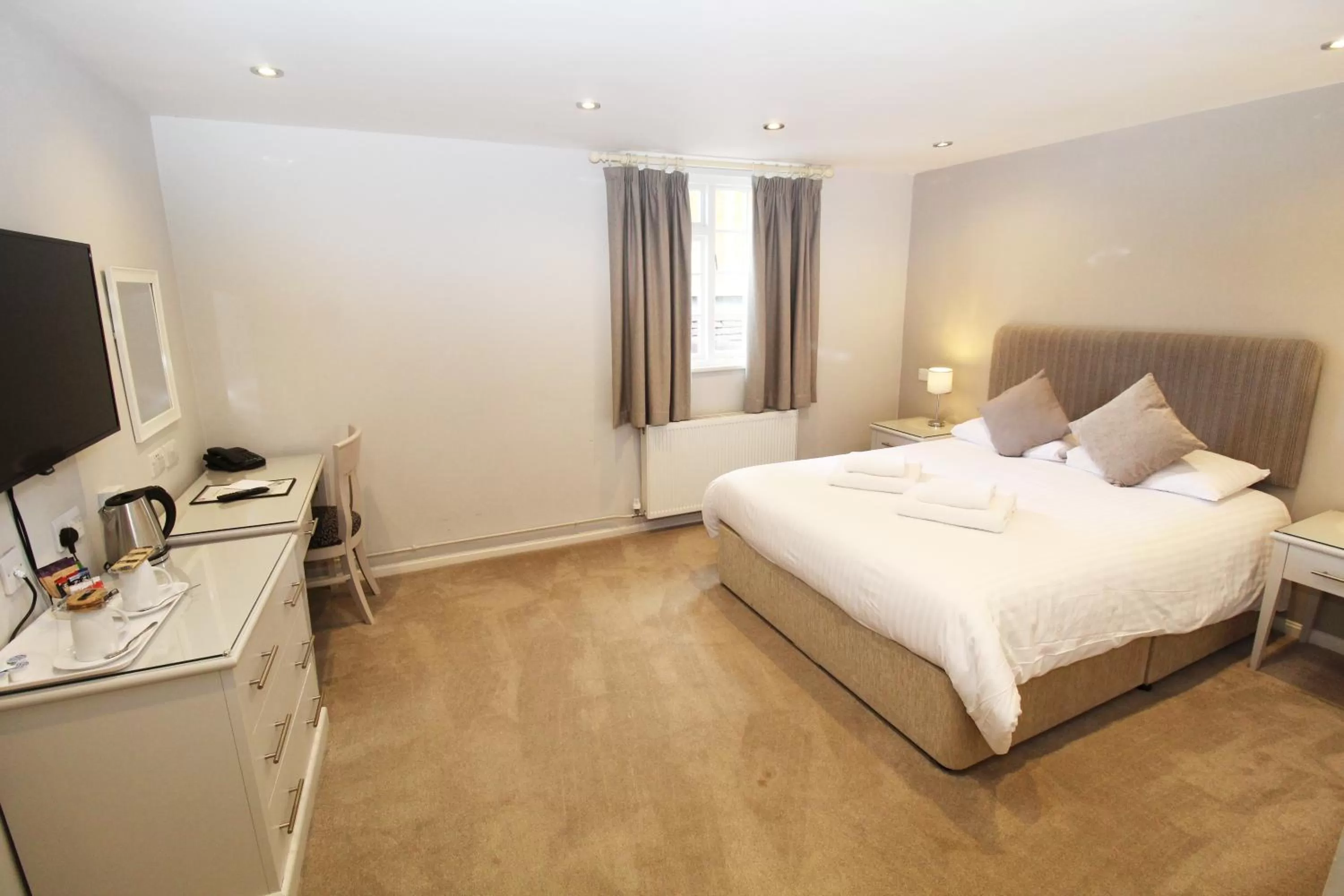 Bed in The Conningbrook Hotel