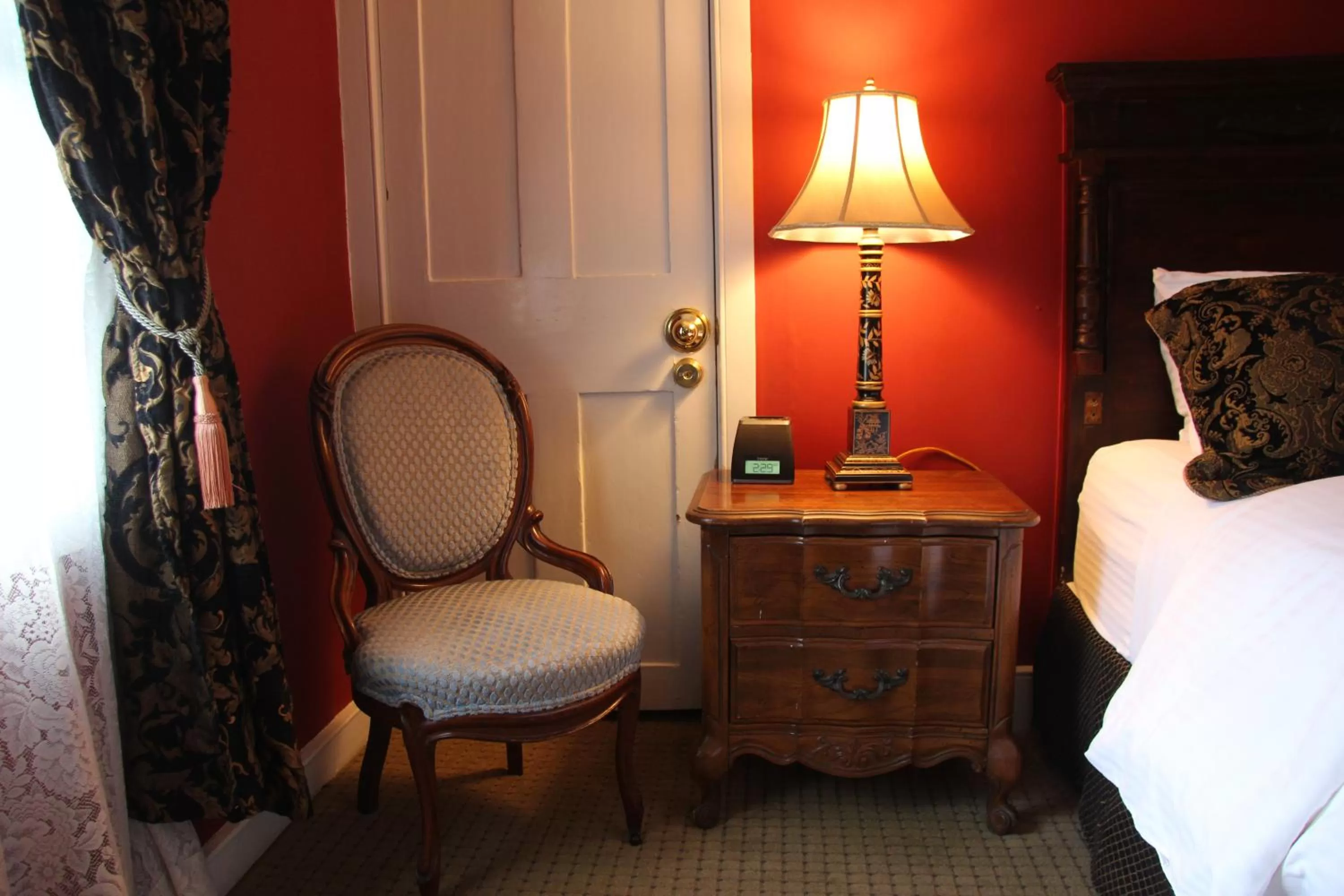 Bed in Morris House Hotel