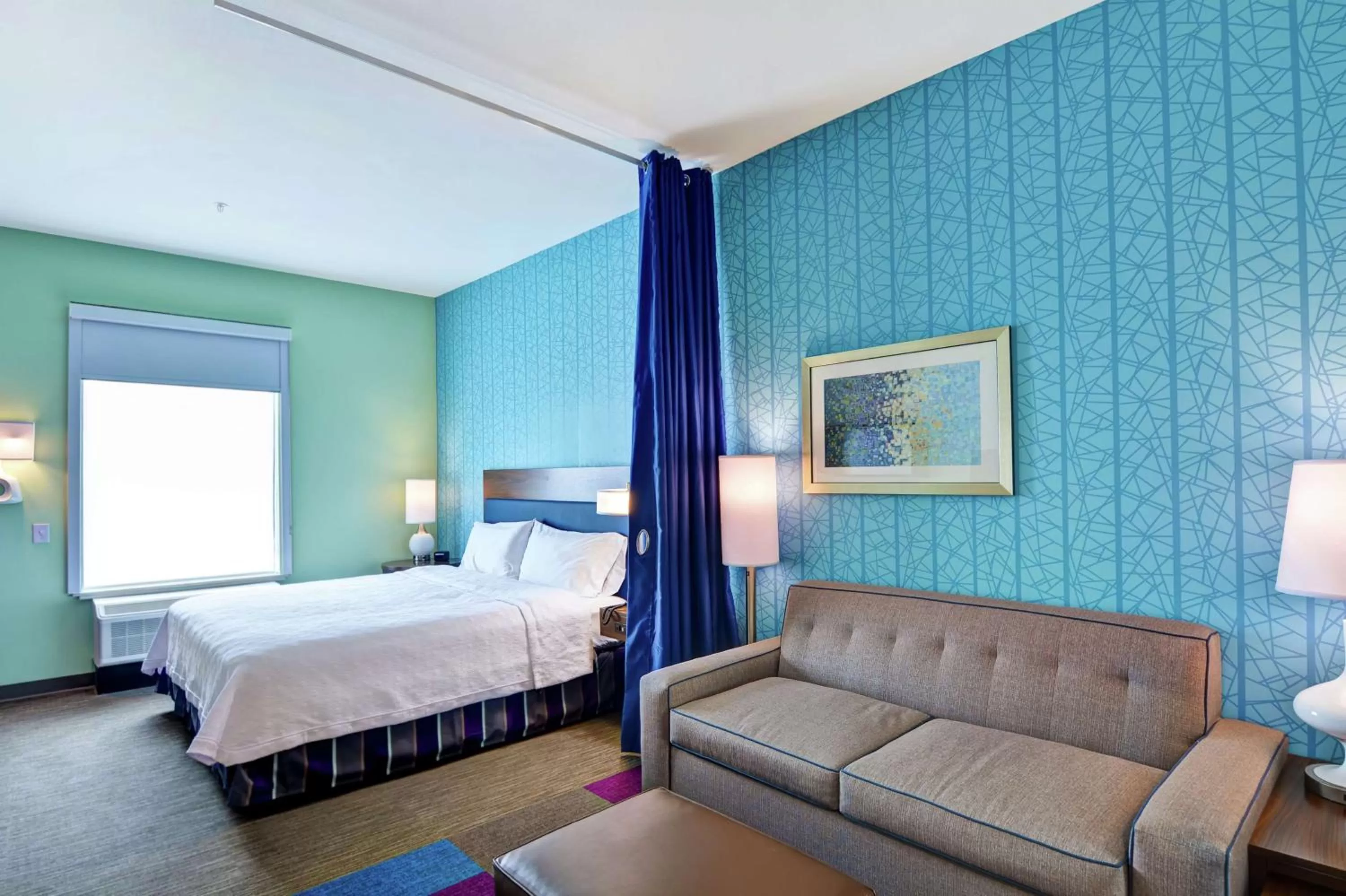 Living room, Bed in Home2 Suites Pensacola I-10 At North Davis Hwy