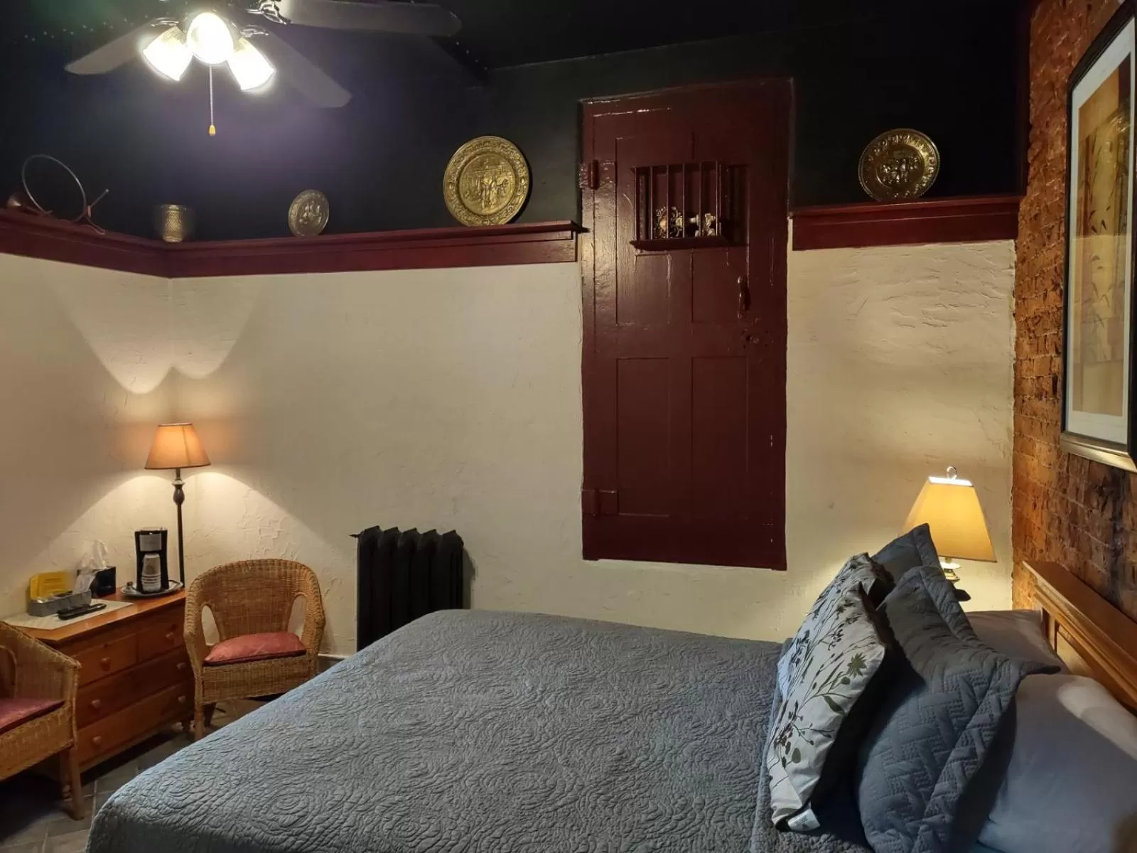 Coffee/tea facilities, Bed in The King George Inn