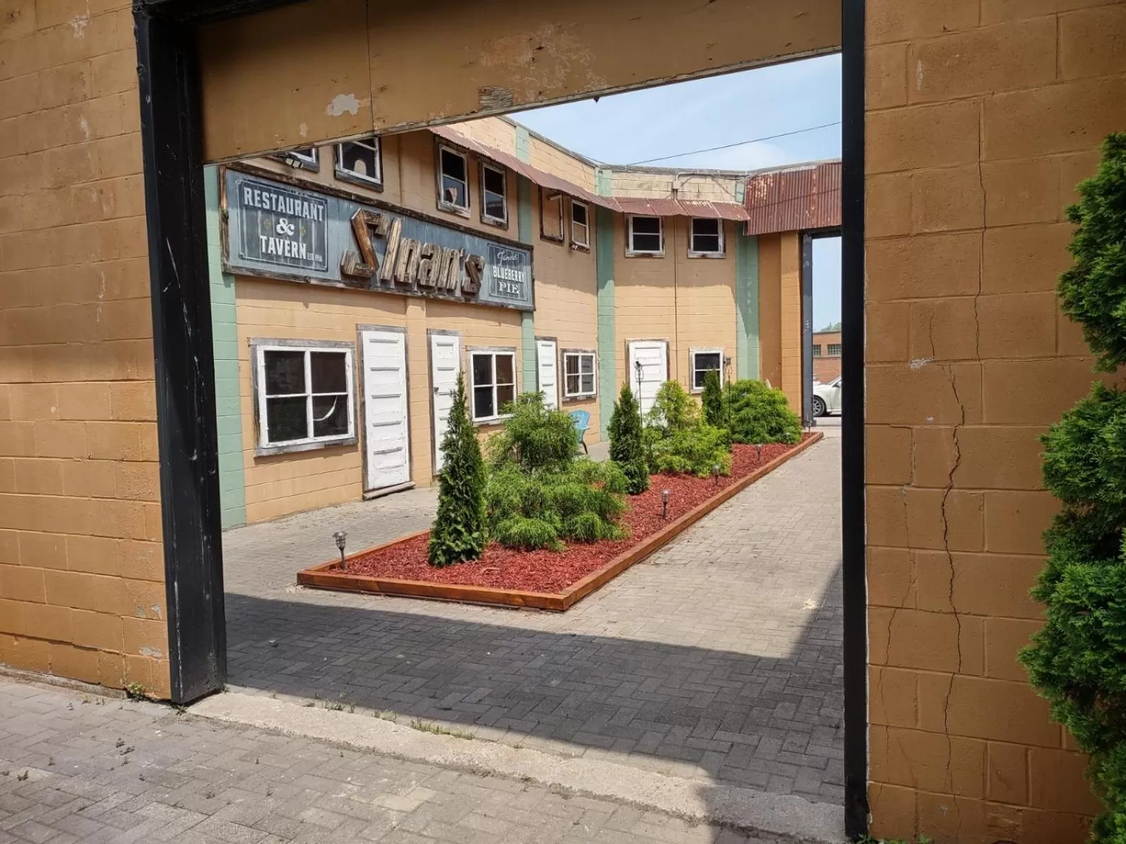 Garden, Property Building in The King George Inn