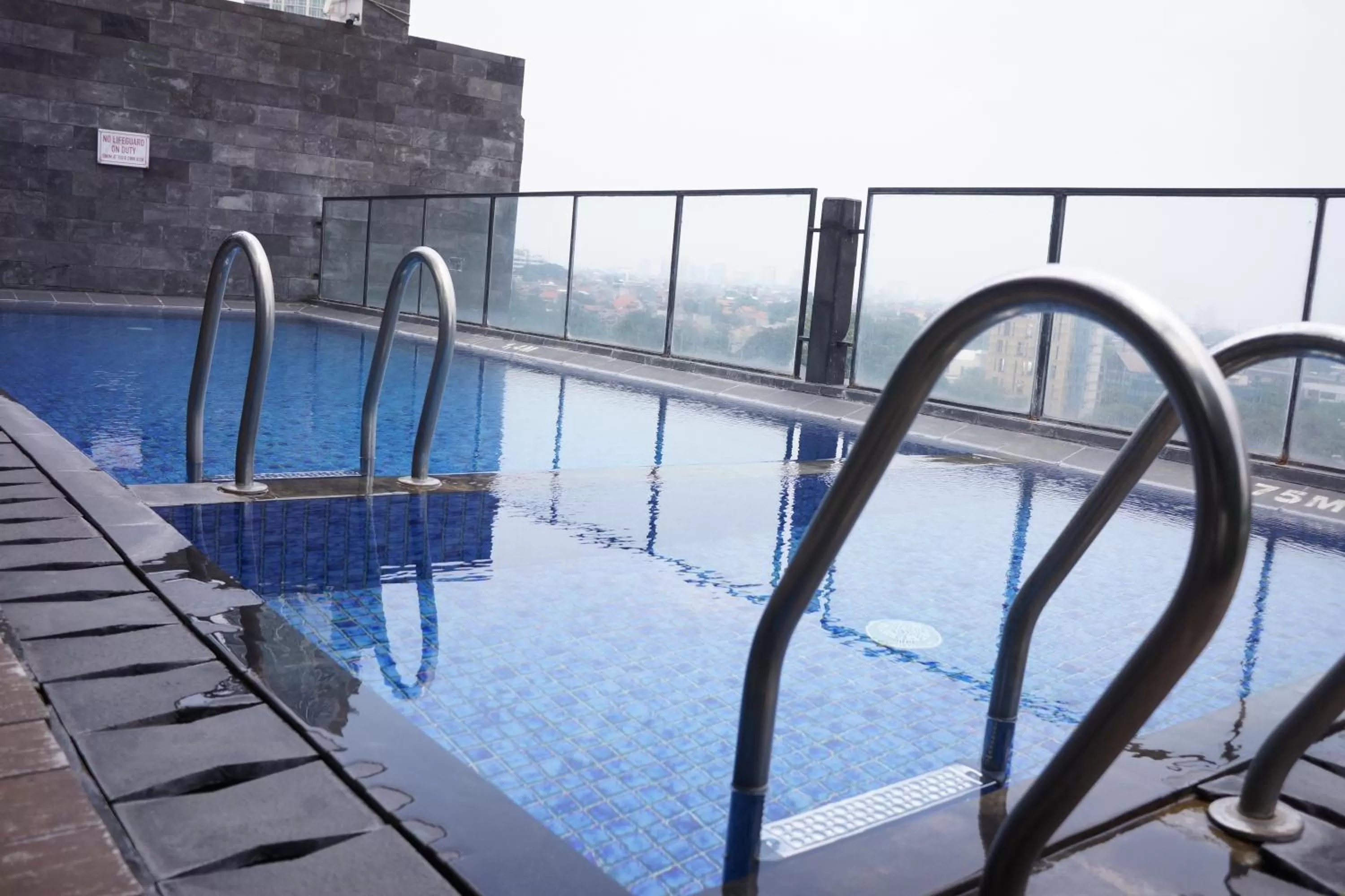 Swimming pool in Liberta Hotel Kemang