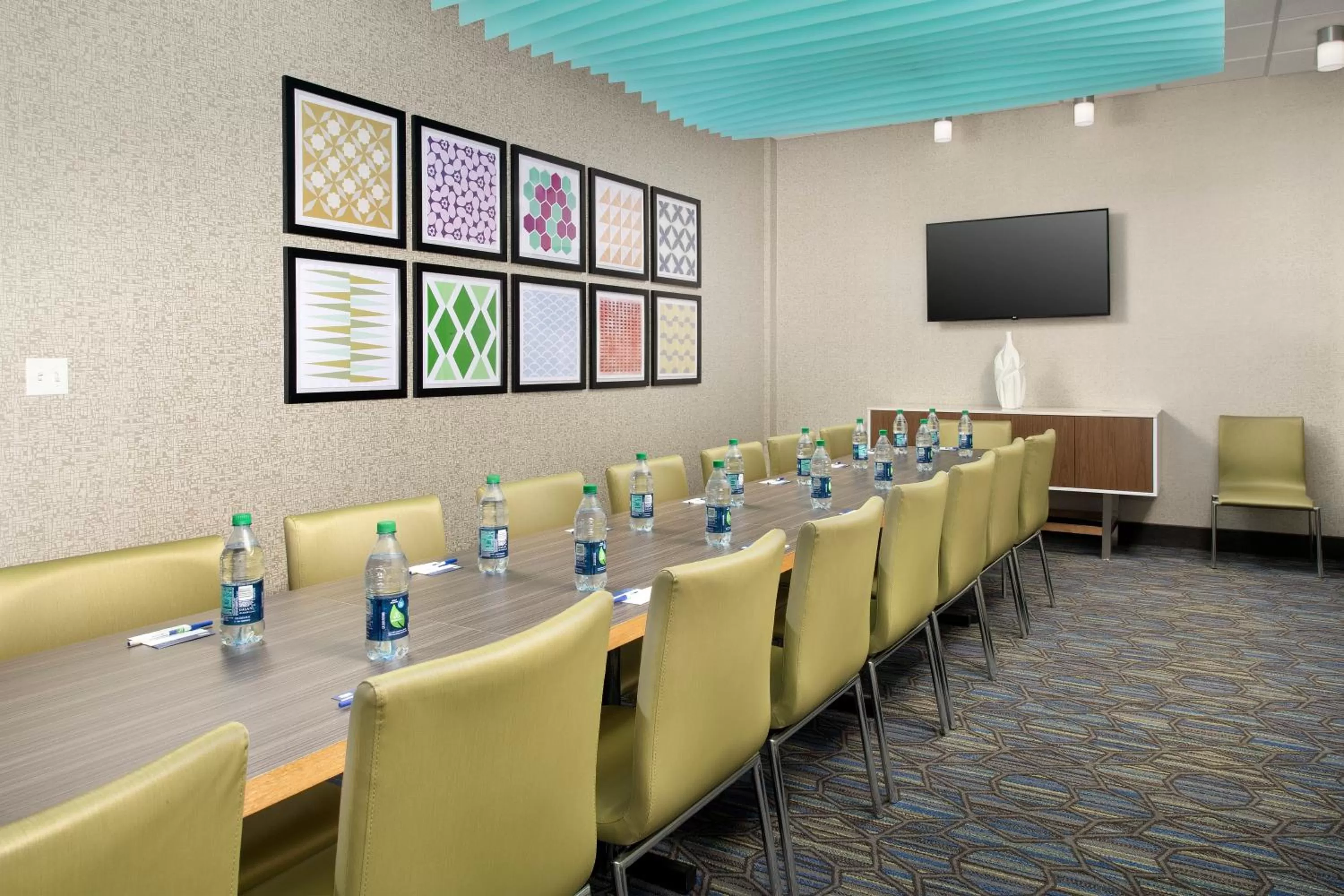 Meeting/conference room in Holiday Inn Express & Suites - North Brunswick by IHG