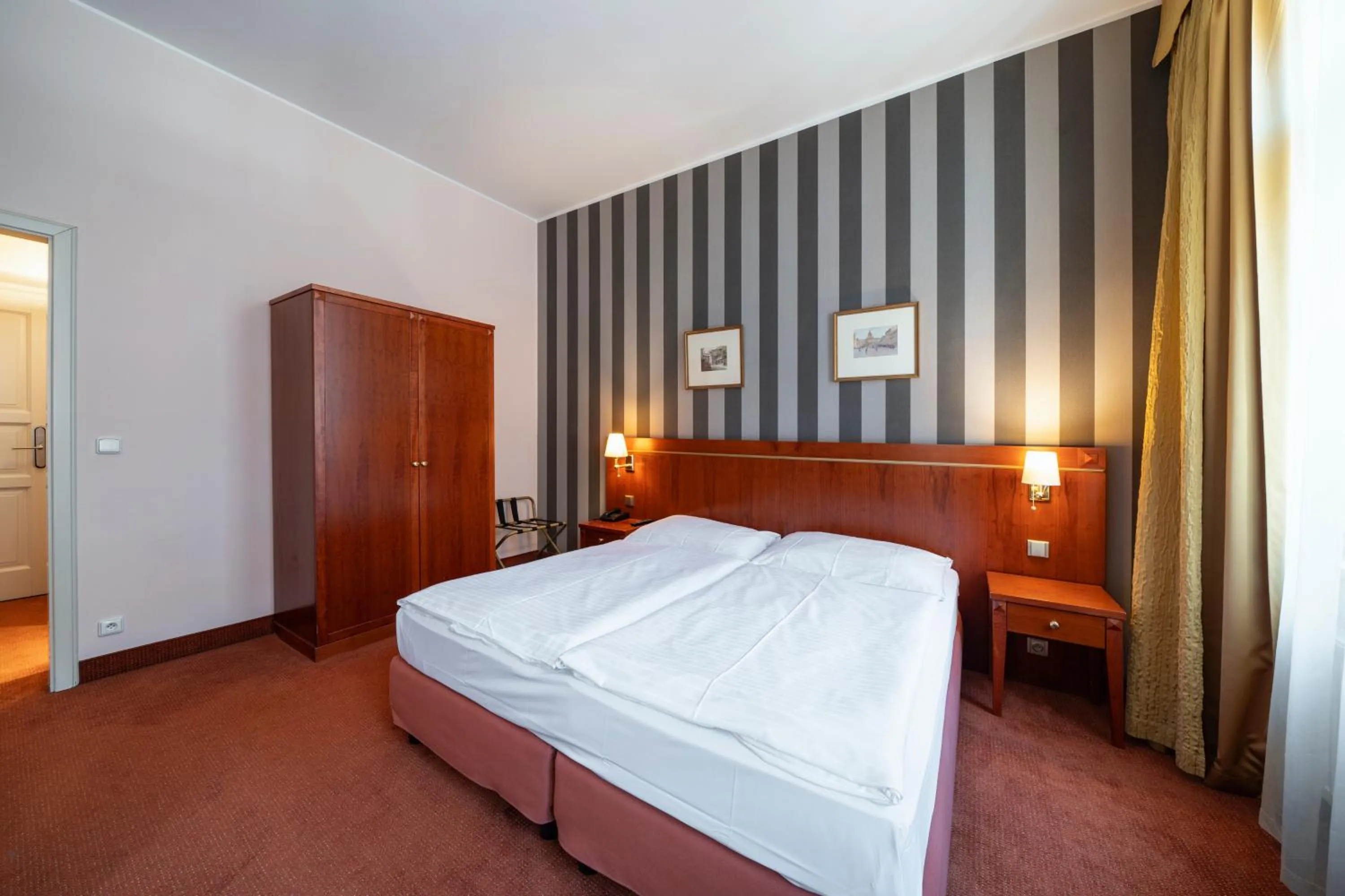 Photo of the whole room, Bed in Hotel Raffaello Prague