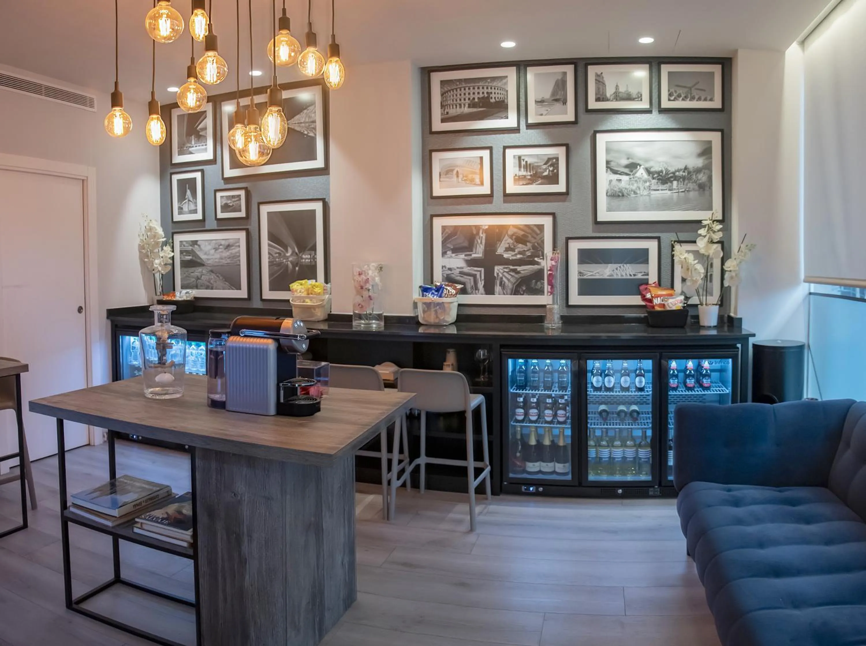 Lounge or bar in Hotel Mediterraneo Valencia