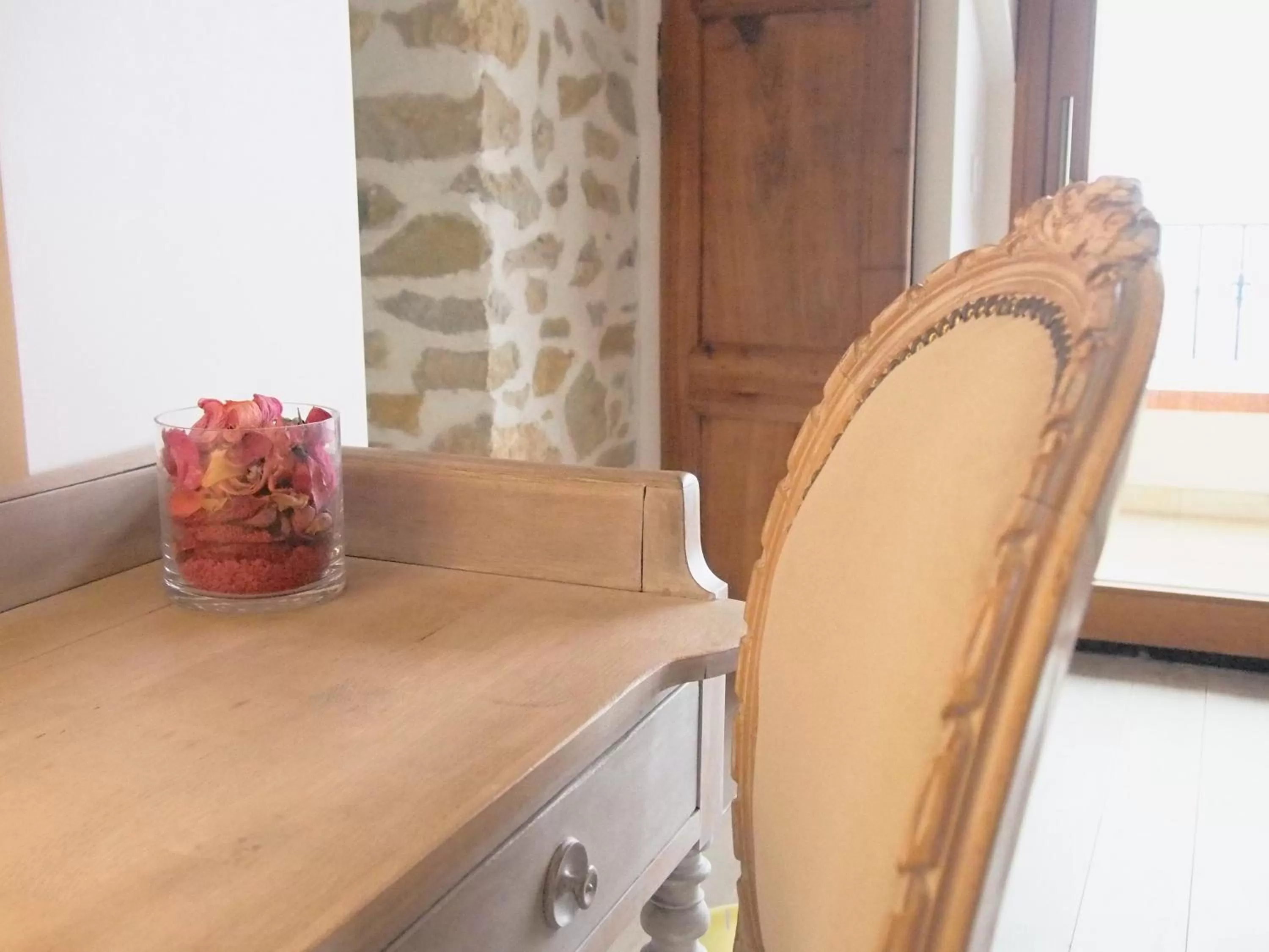 Dining Area in Les Lumières de Genève
