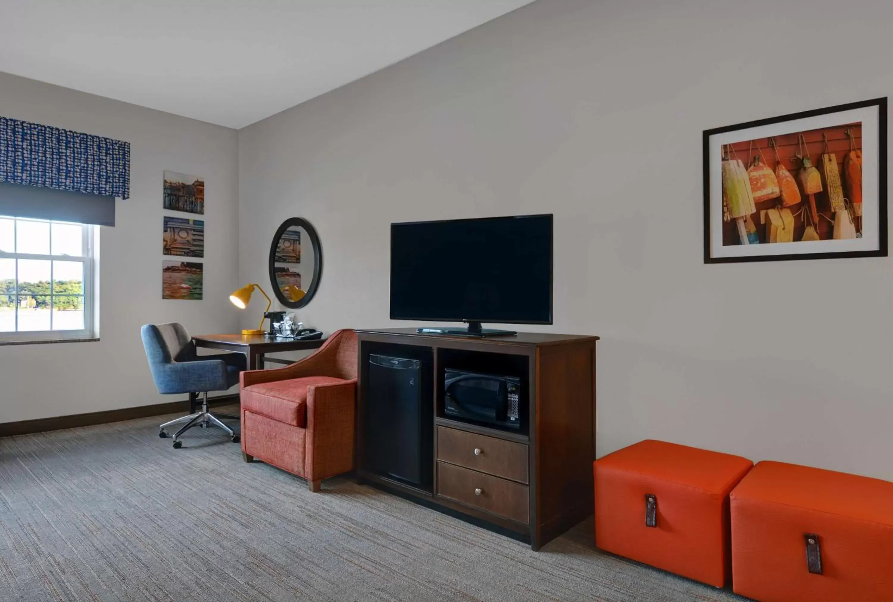 Queen Room with River View in Hampton Inn Bath - Brunswick Area , ME Queen Room with River View in Hampton Inn Bath - Brunswick Area , ME