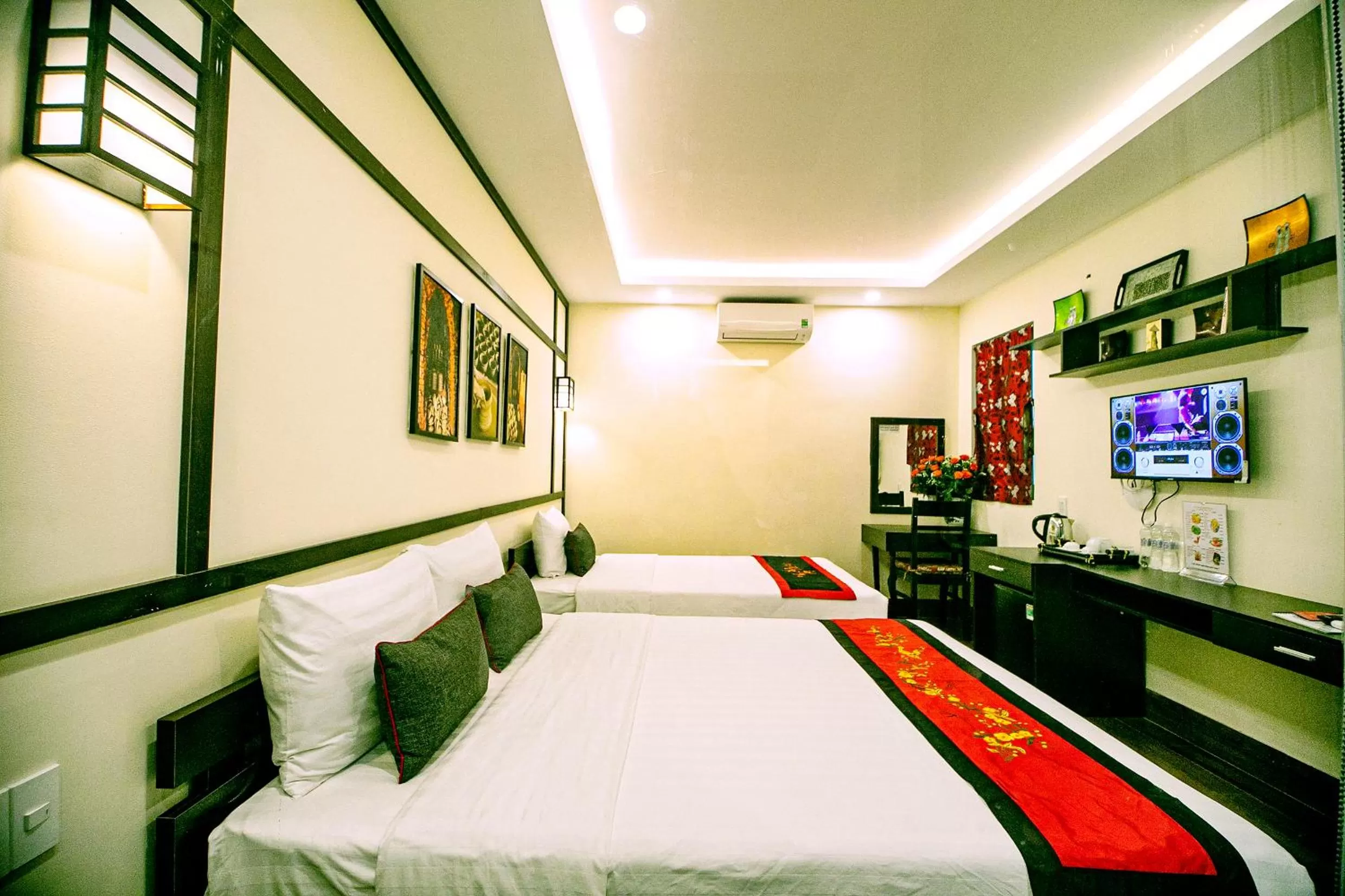 Bedroom, Bed in Hoi An Riverland Villa - Hoi An Center