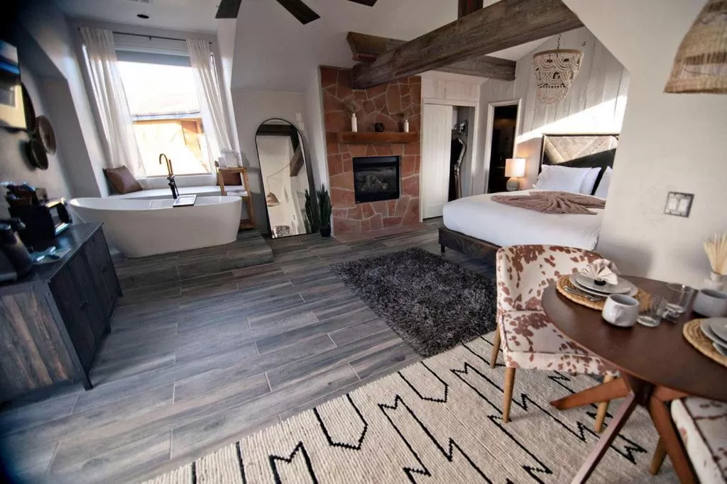 Kitchen/Kitchenette in The Inn at Thunder Mountain