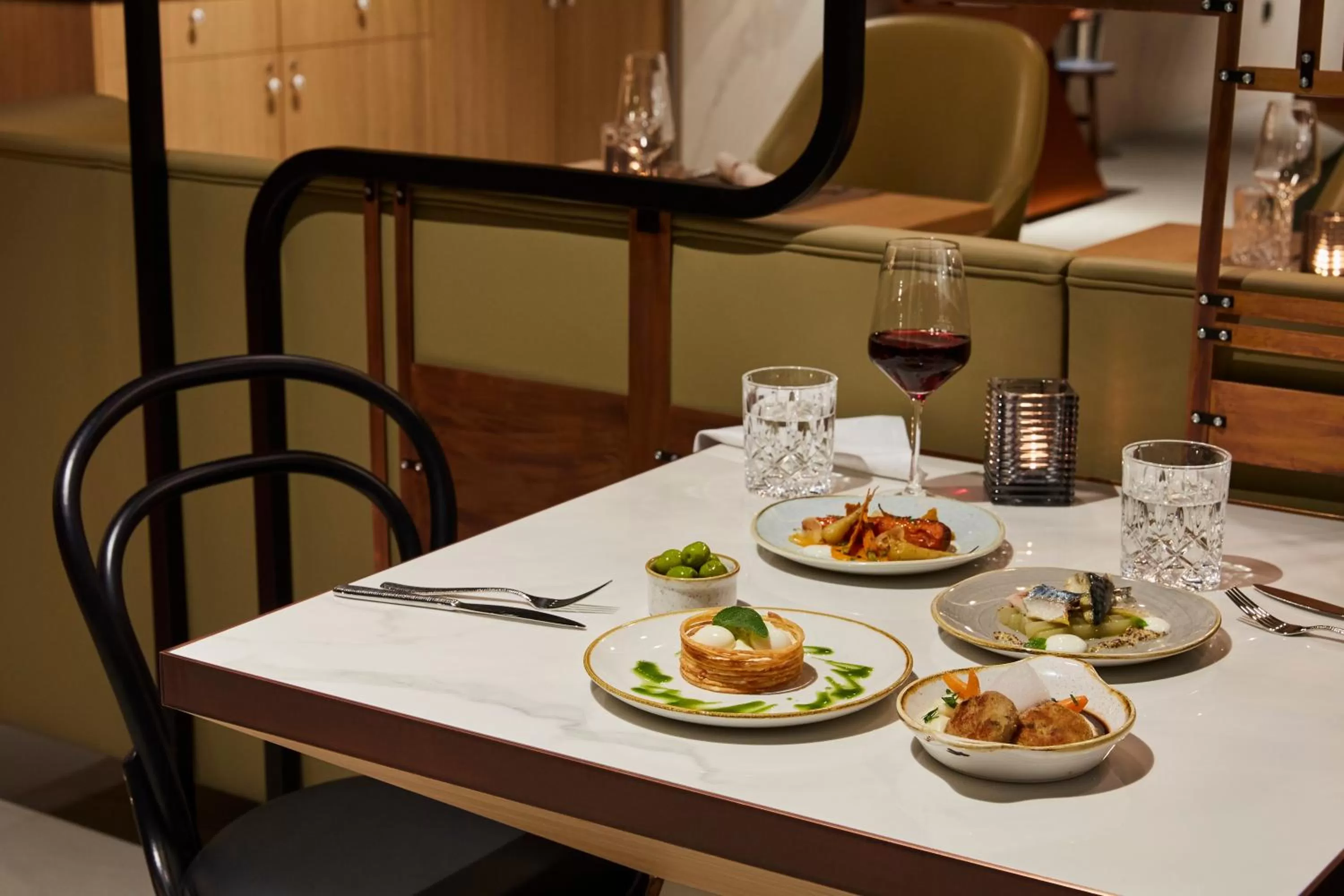 Restaurant/places to eat in Hotel Indigo Berlin - East Side Gallery