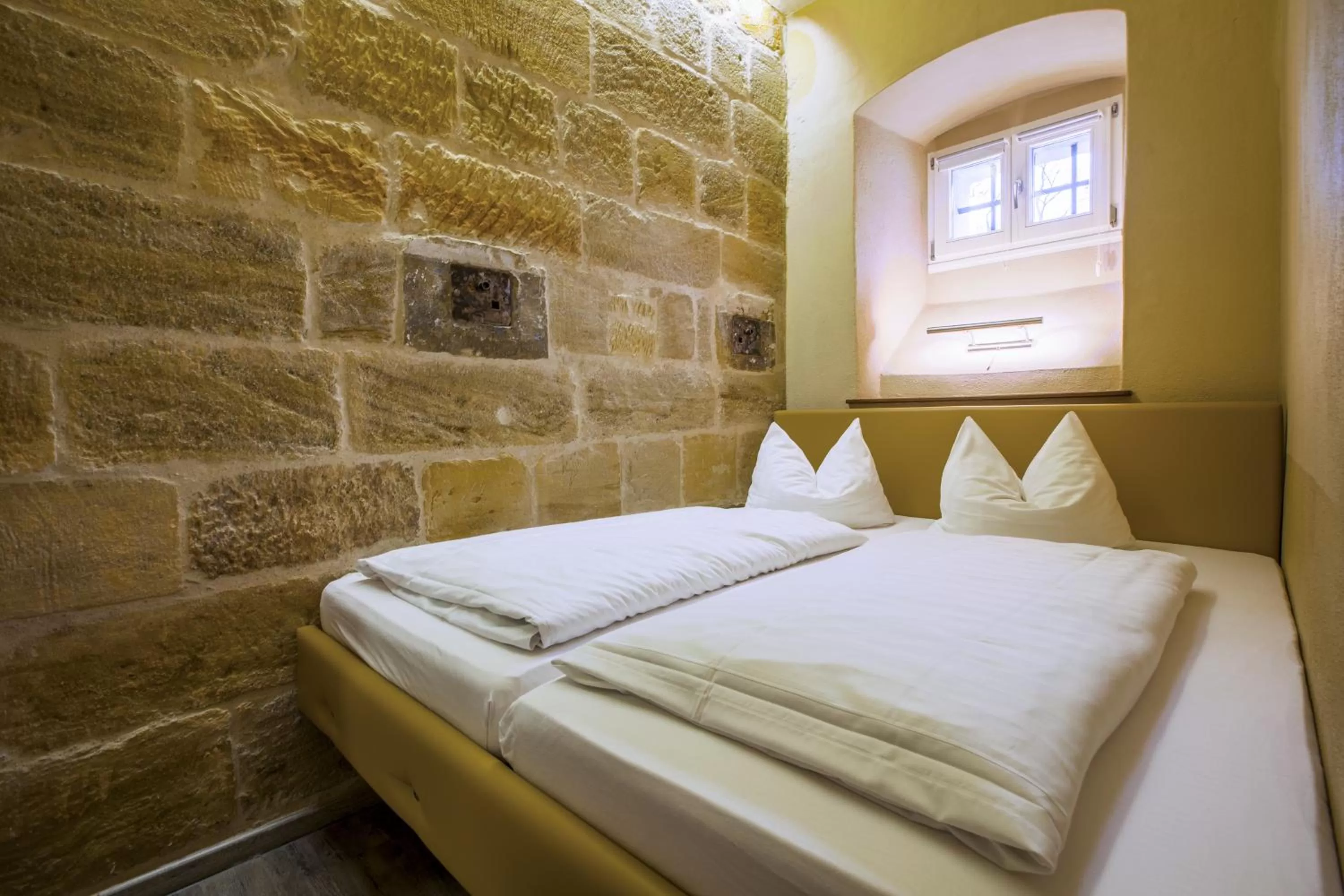 Photo of the whole room, Bed in Knast-Hotel Fronfeste