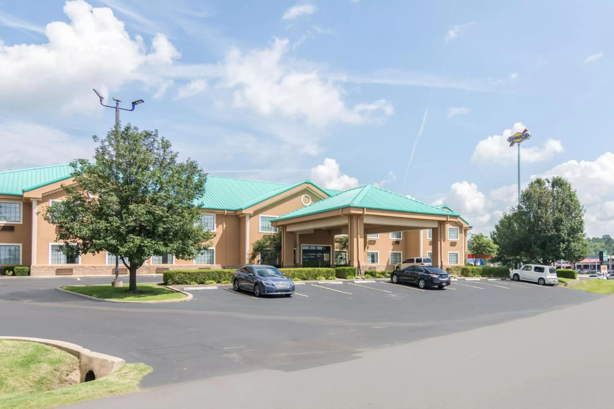 Property building in Quality Inn & Suites of Alma - Northeast from Fort Smith