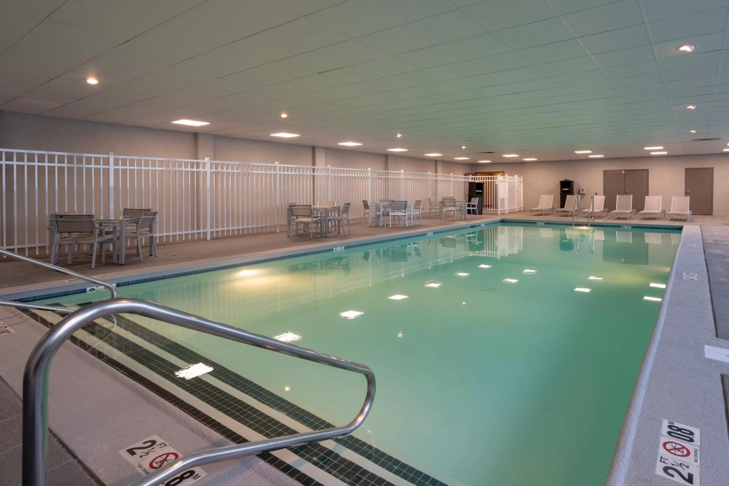 Swimming pool in Best Western Premier Airport/Expo Center Hotel
