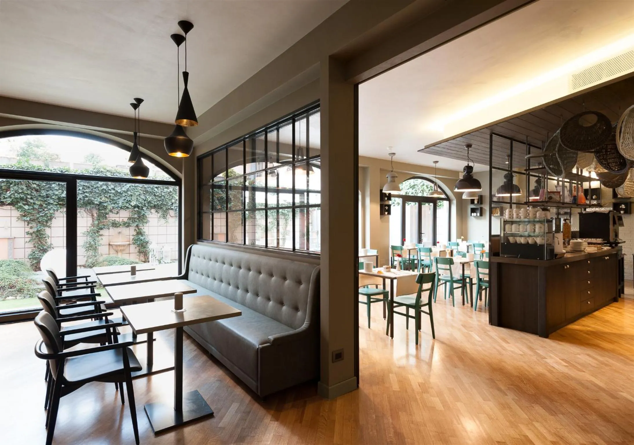 Restaurant/places to eat in Hotel Lombardia