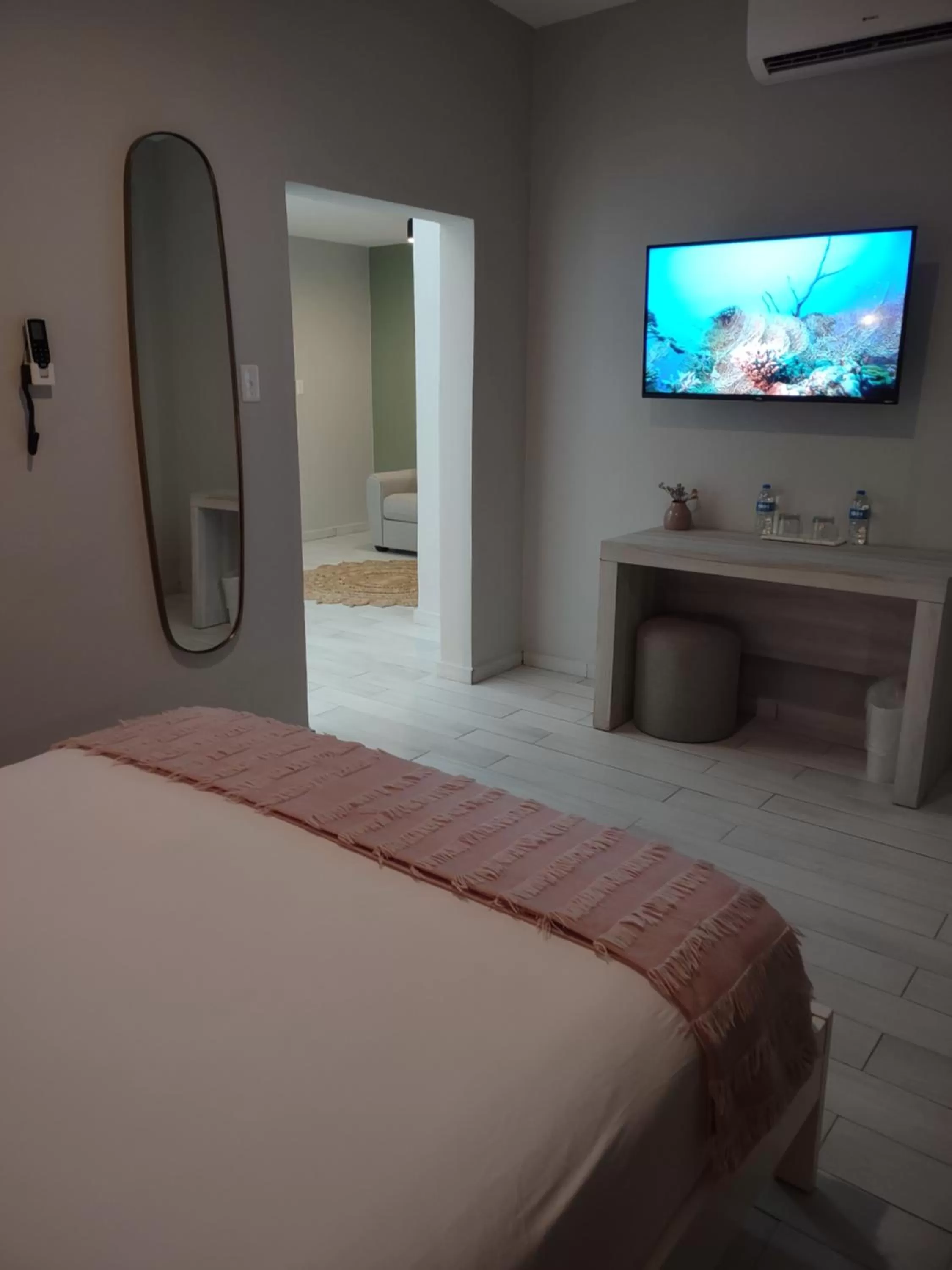 Bed in Trópica Beach Hotel