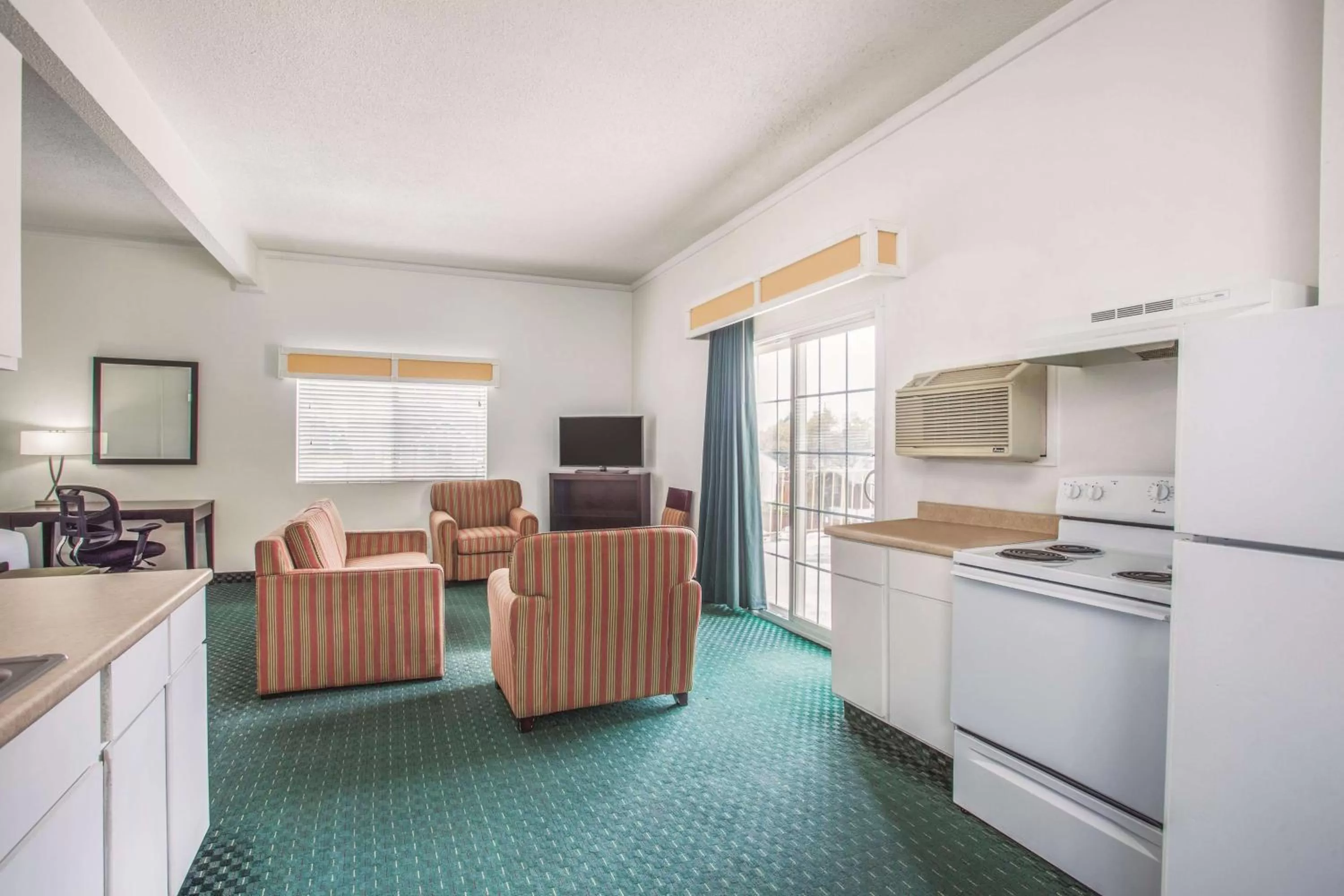 Photo of the whole room in La Quinta Inn by Wyndham Berkeley