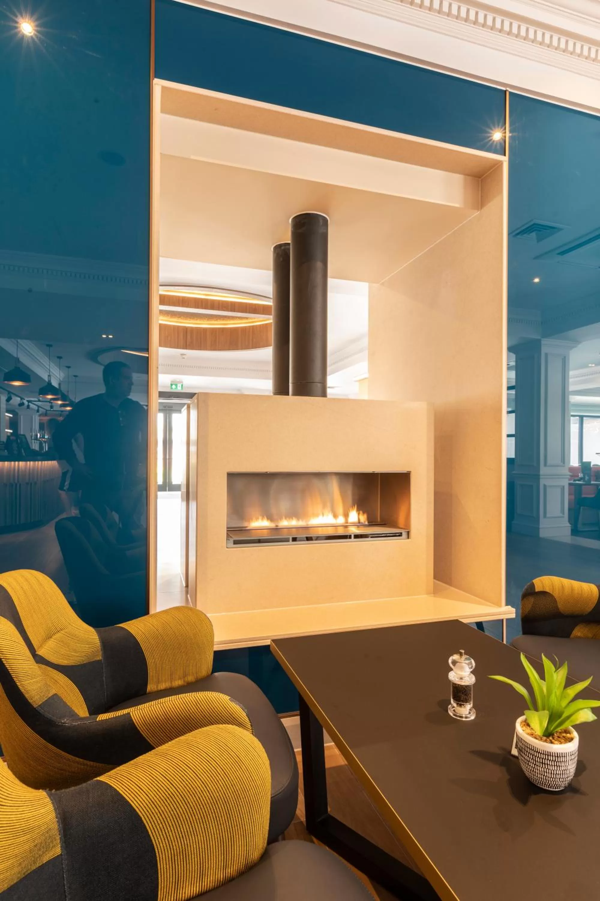 Lobby or reception in Holiday Inn Guildford by IHG