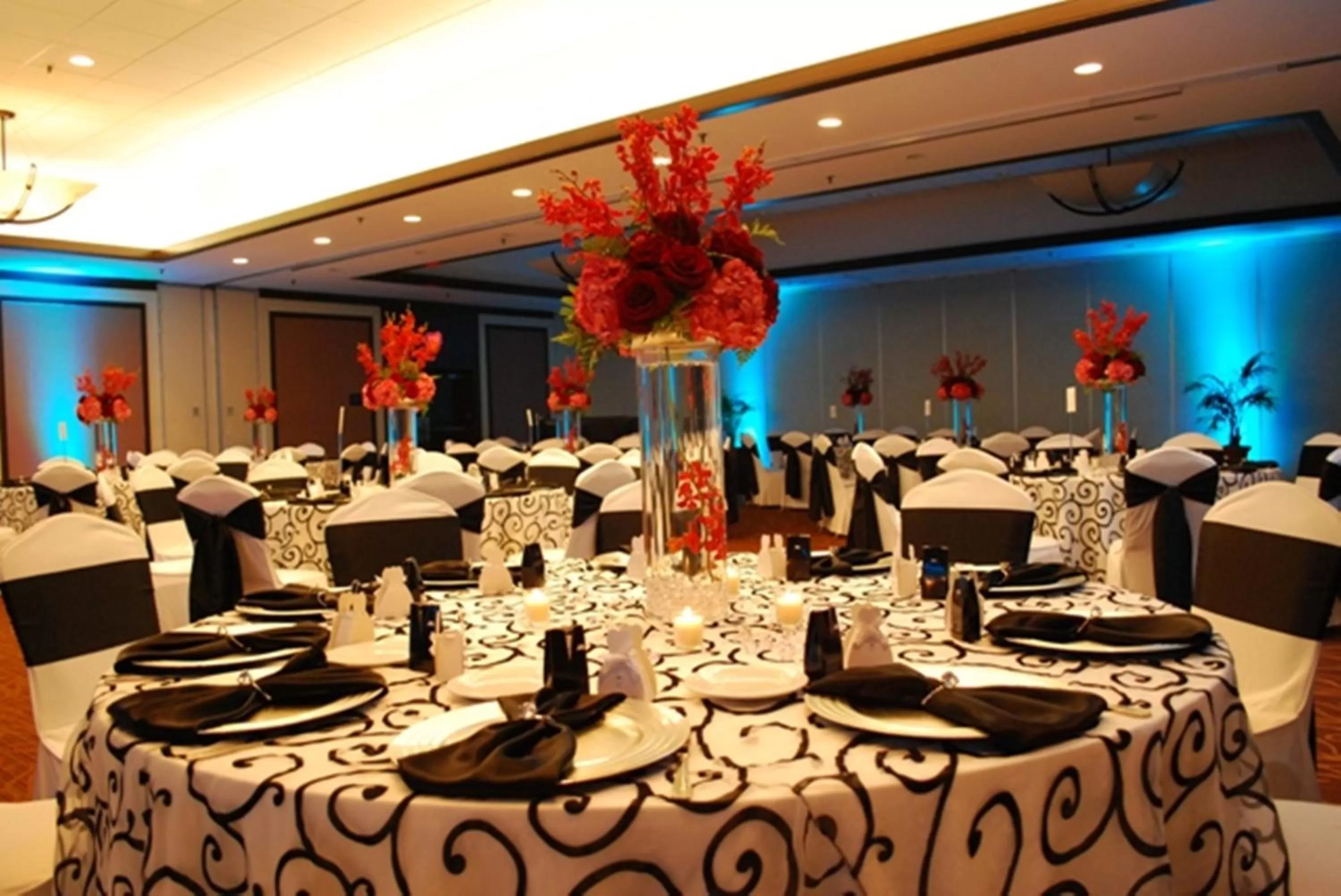 Meeting/conference room, Restaurant/Places to Eat in Holiday Inn Miami West - Airport Area, an IHG Hotel