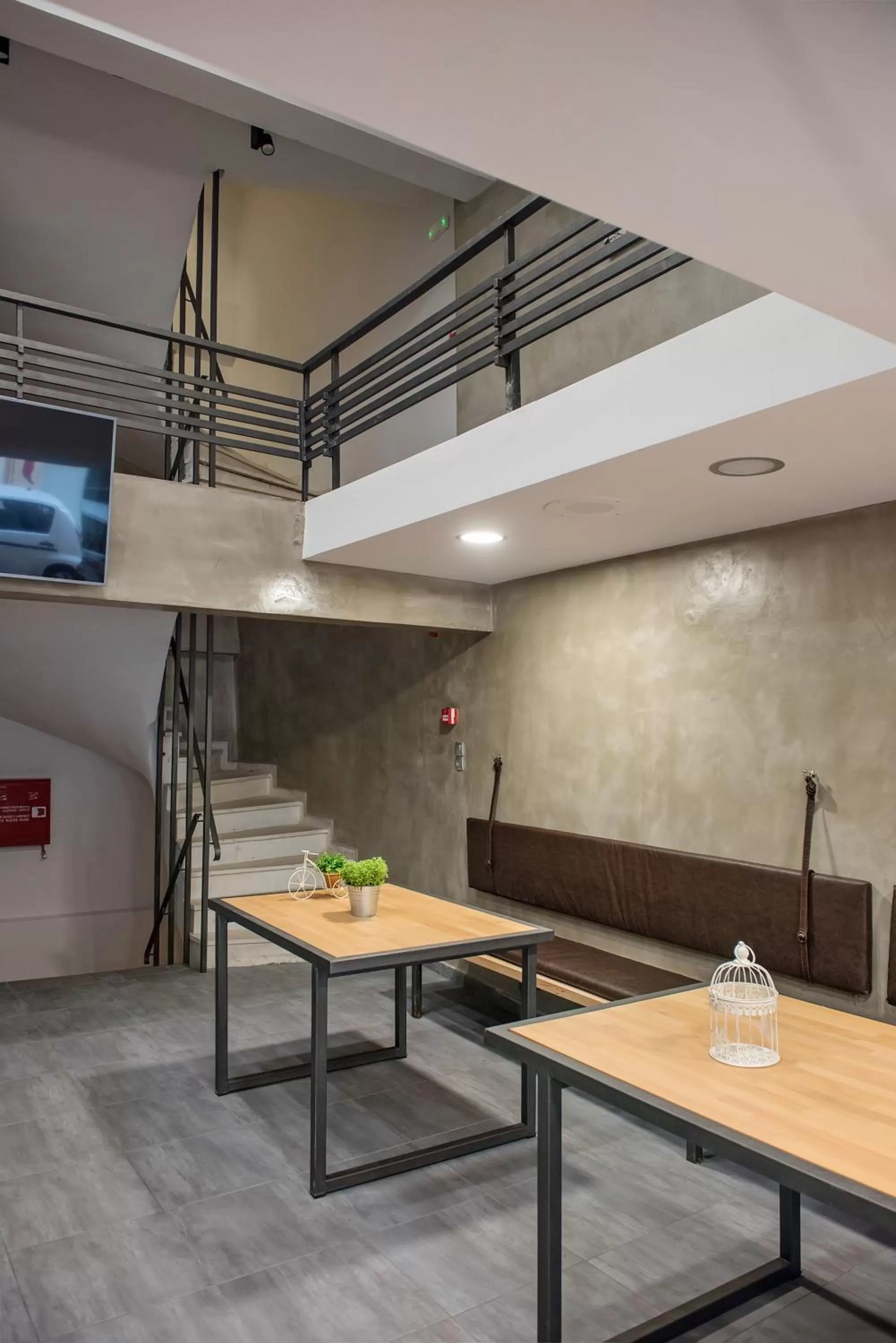 Communal lounge/ TV room in Bedbox Hostel