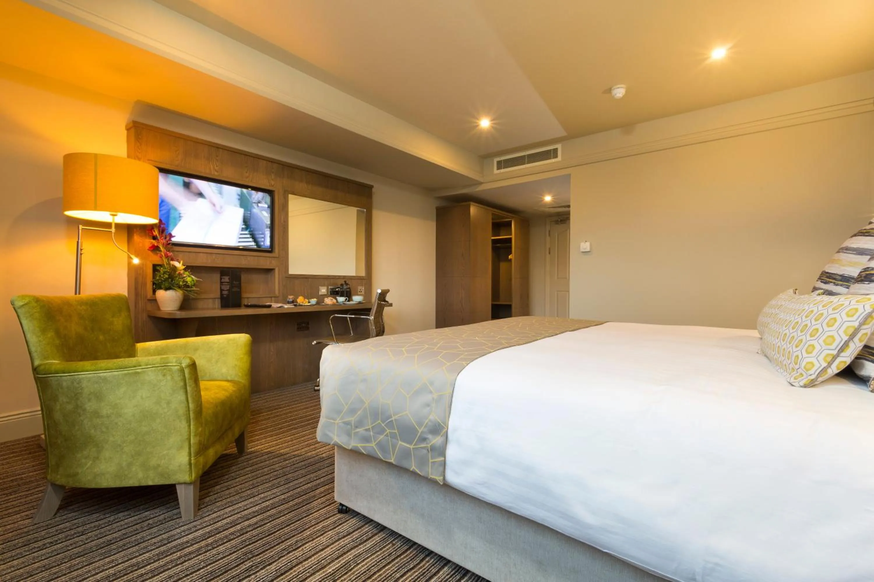 Bed in Bonnington Hotel & Leisure Centre