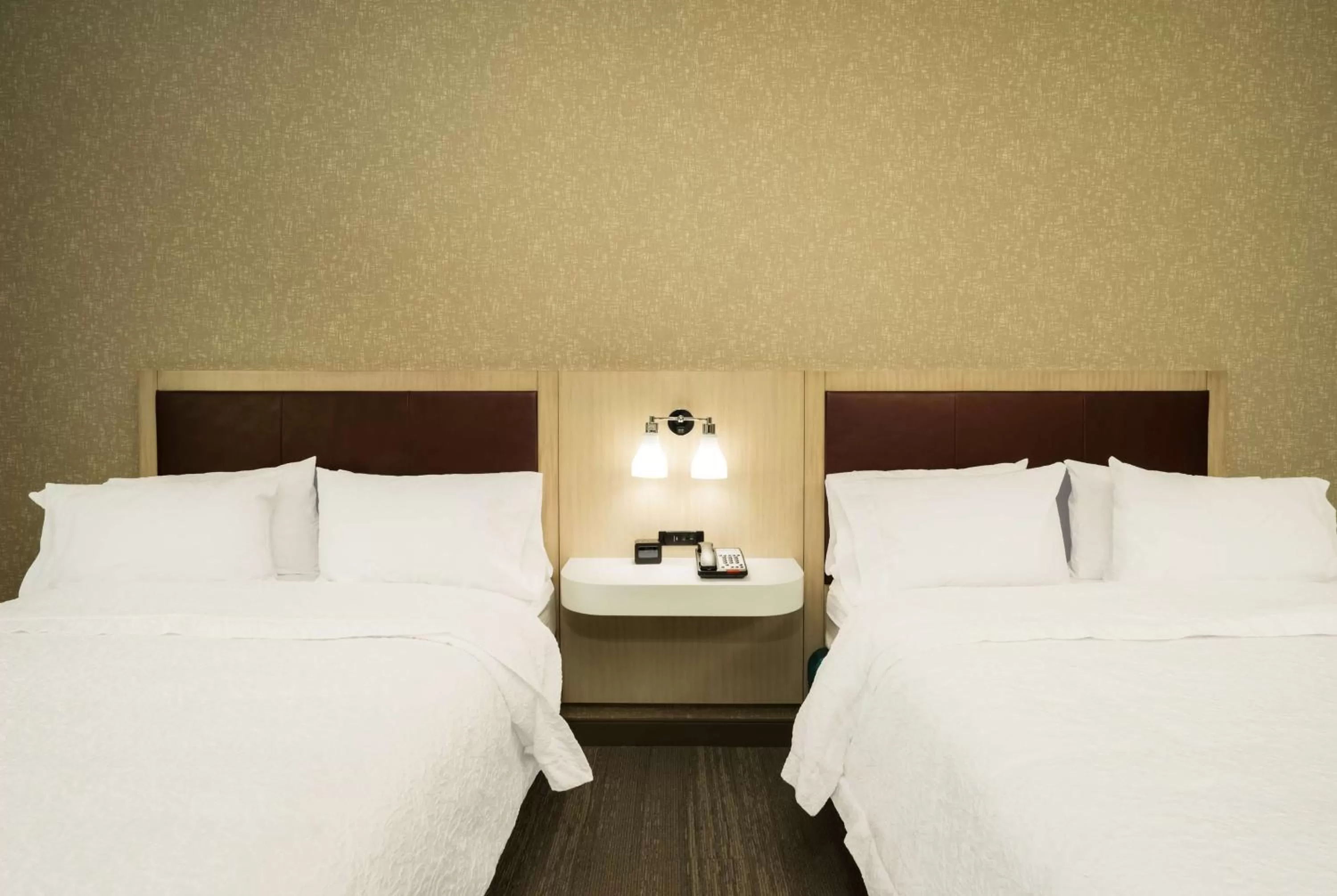 Bed in Hampton Inn Newport