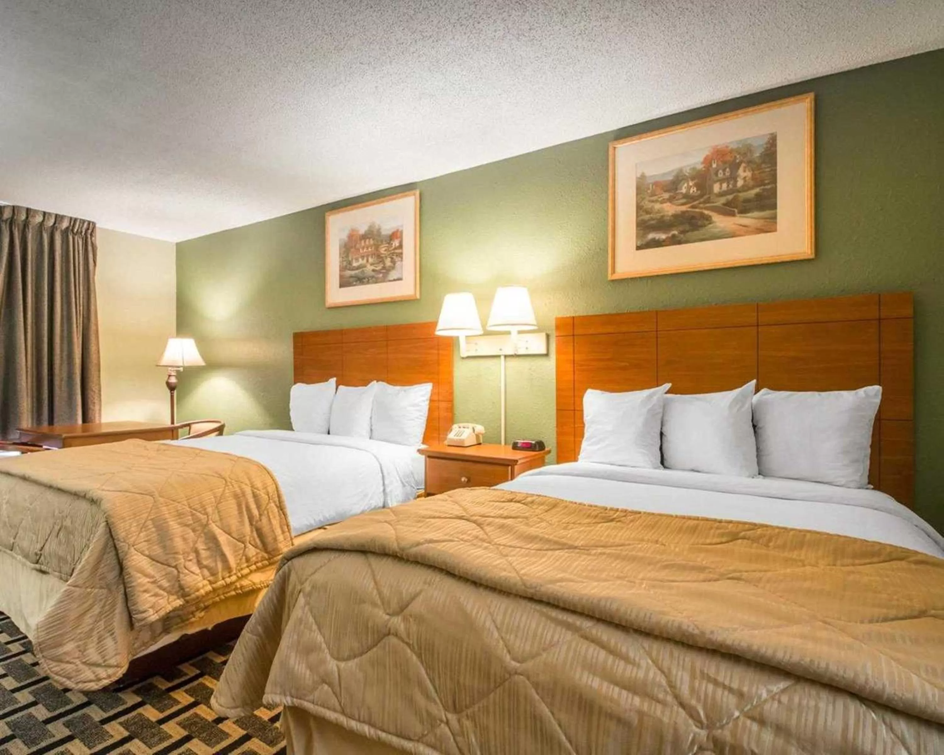 Double Room with Two Double Beds - Smoking in Quality Inn & Suites Ridgeland