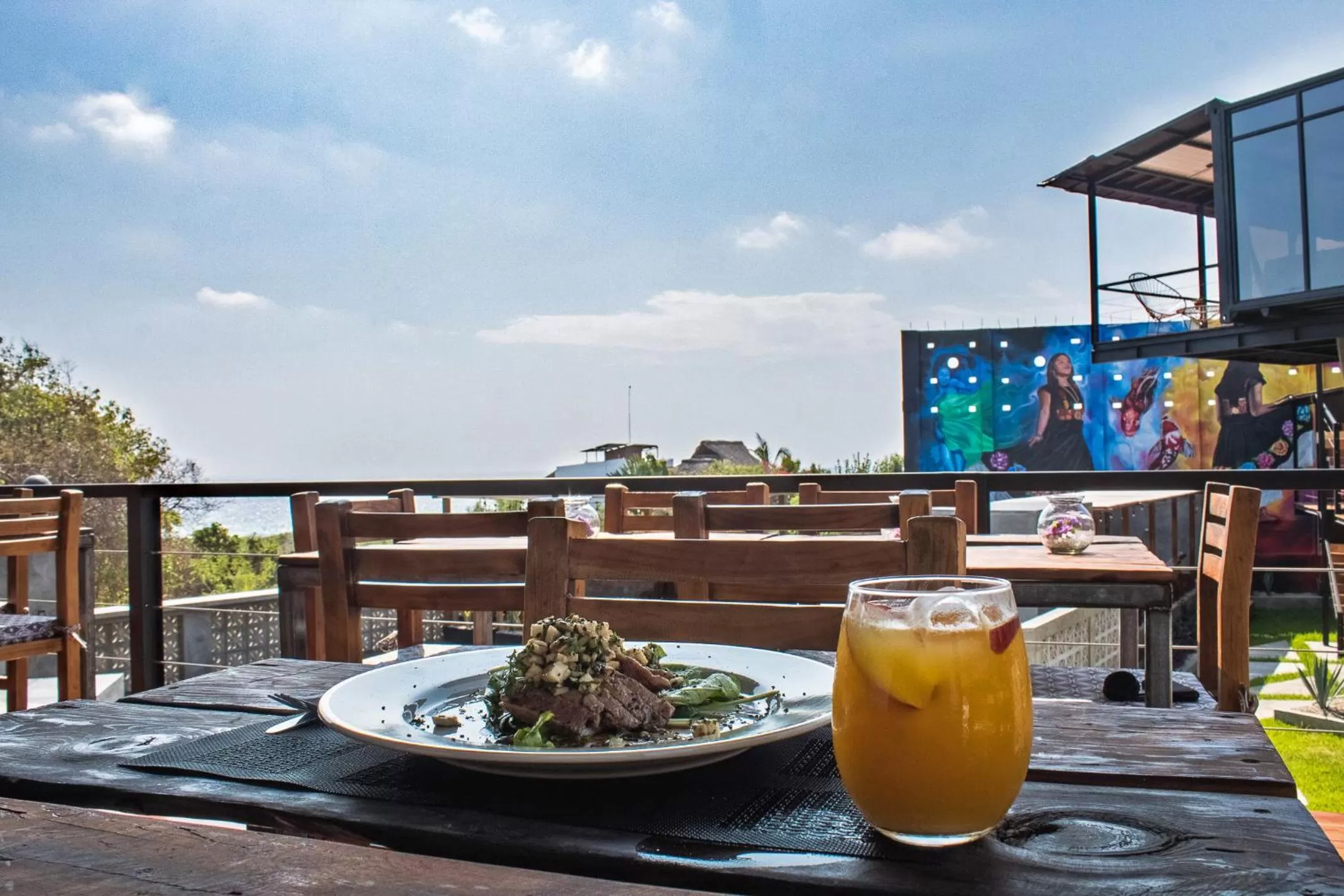 Restaurant/places to eat in Cabane Container Boutique Hotel