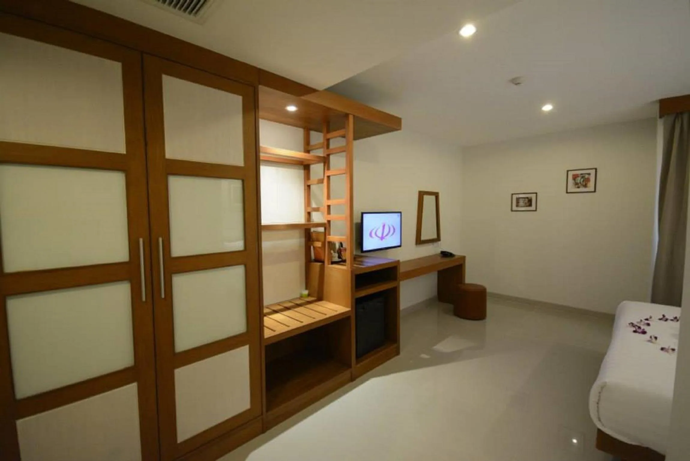 TV and multimedia in The Patong Center Hotel