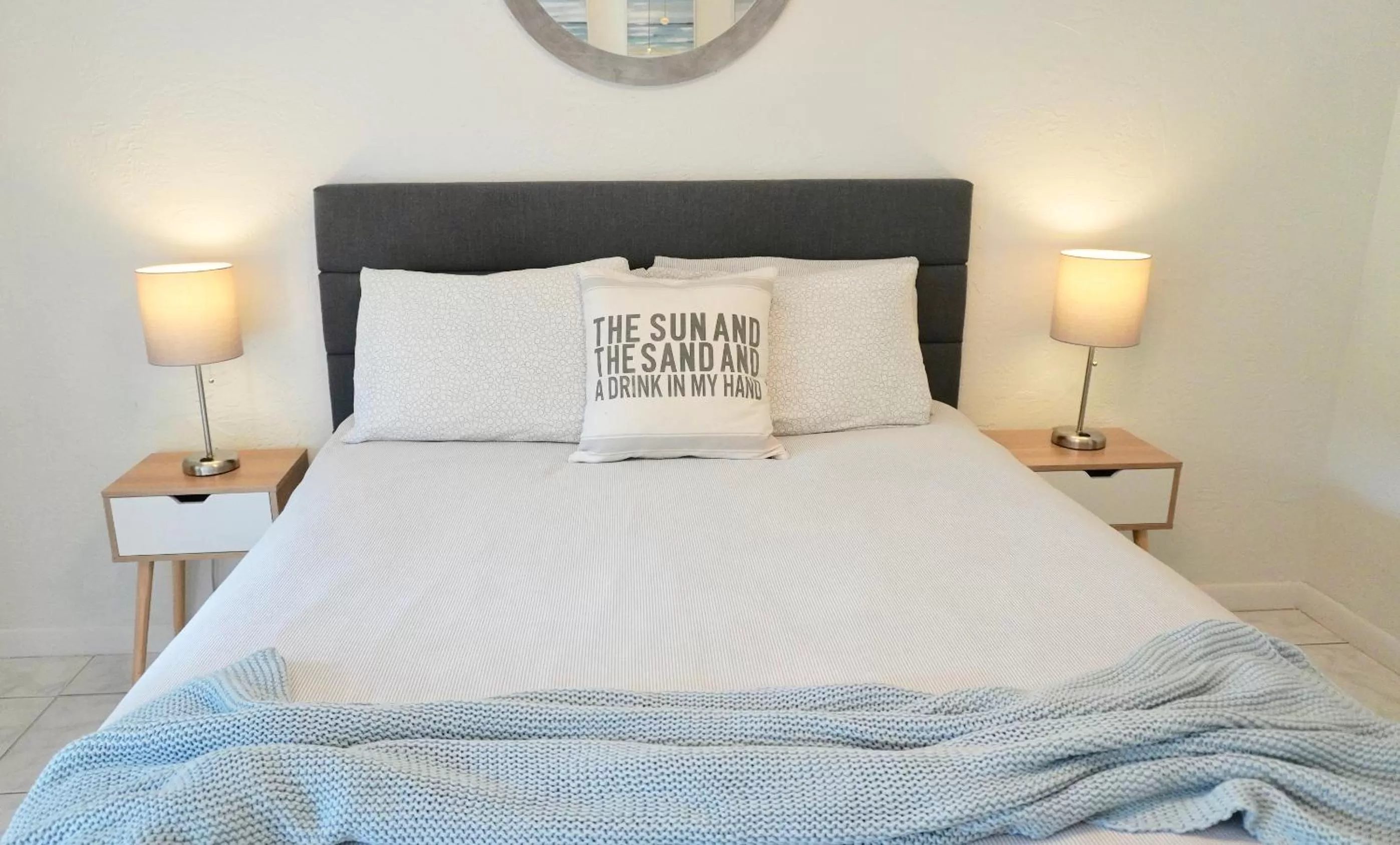 Bedroom, Bed in 4145 By The Sea Inn & Suites