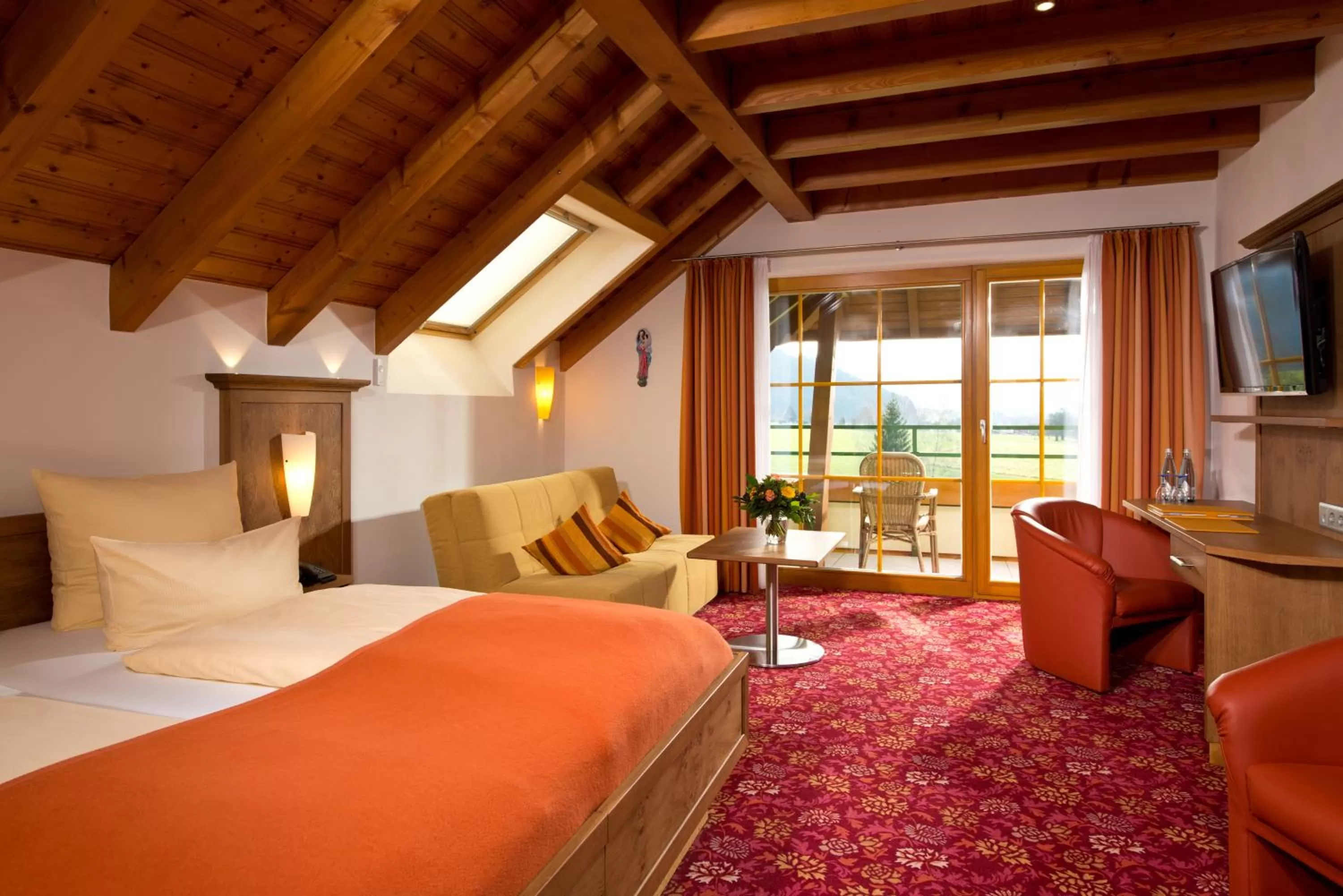 Photo of the whole room, Bed in Silberkönig Schwarzwald Hotel & Restaurant Ringhotel