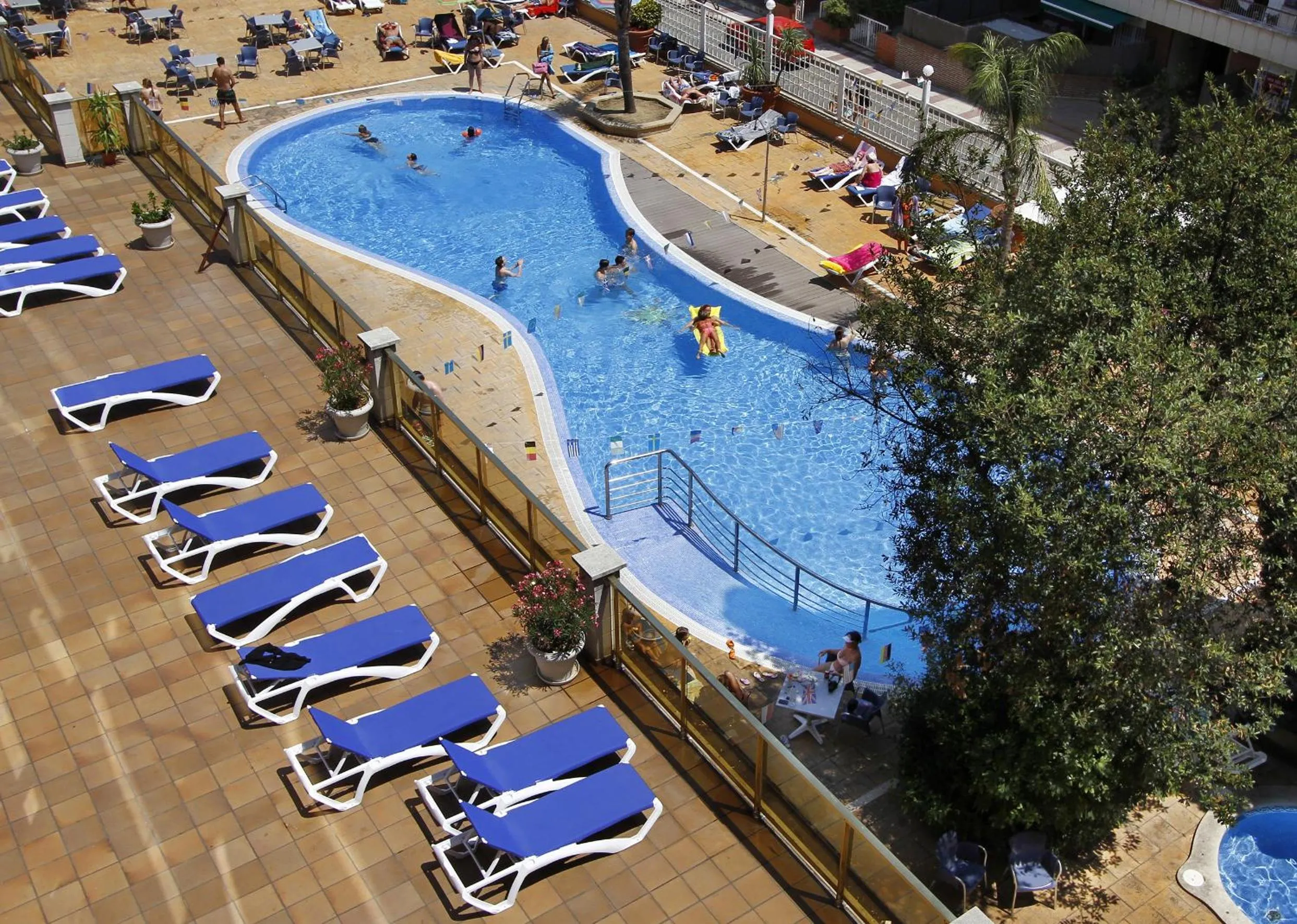 Swimming pool in Hotel Bon Repos