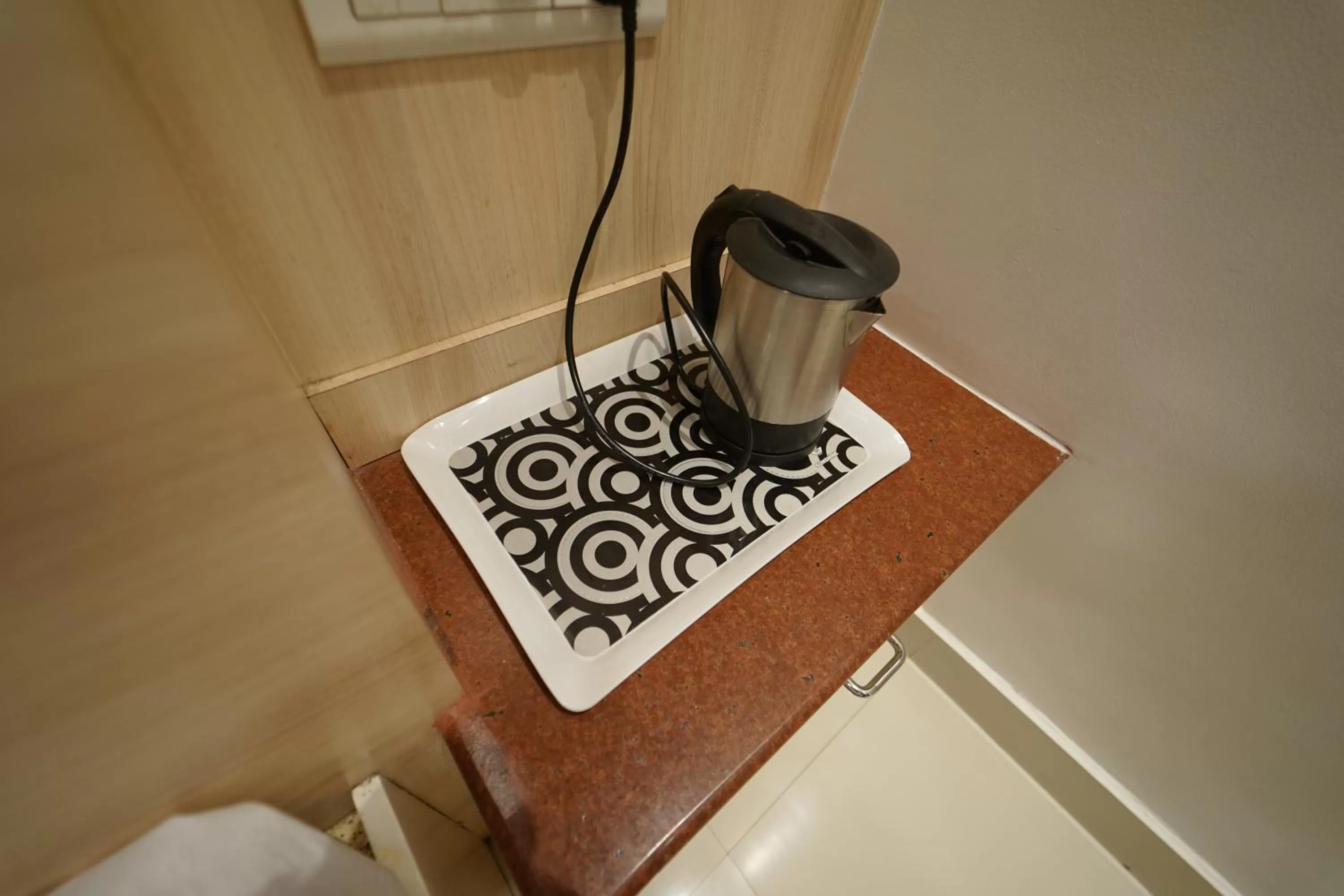 Coffee/tea facilities in Hotel Palmyra Grand Inn