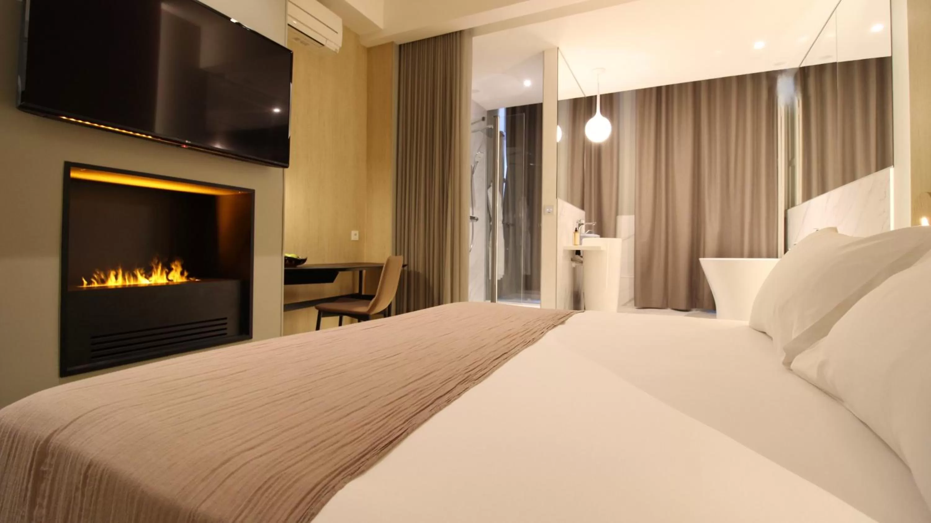 Photo of the whole room, Bed in MiHotel Sala