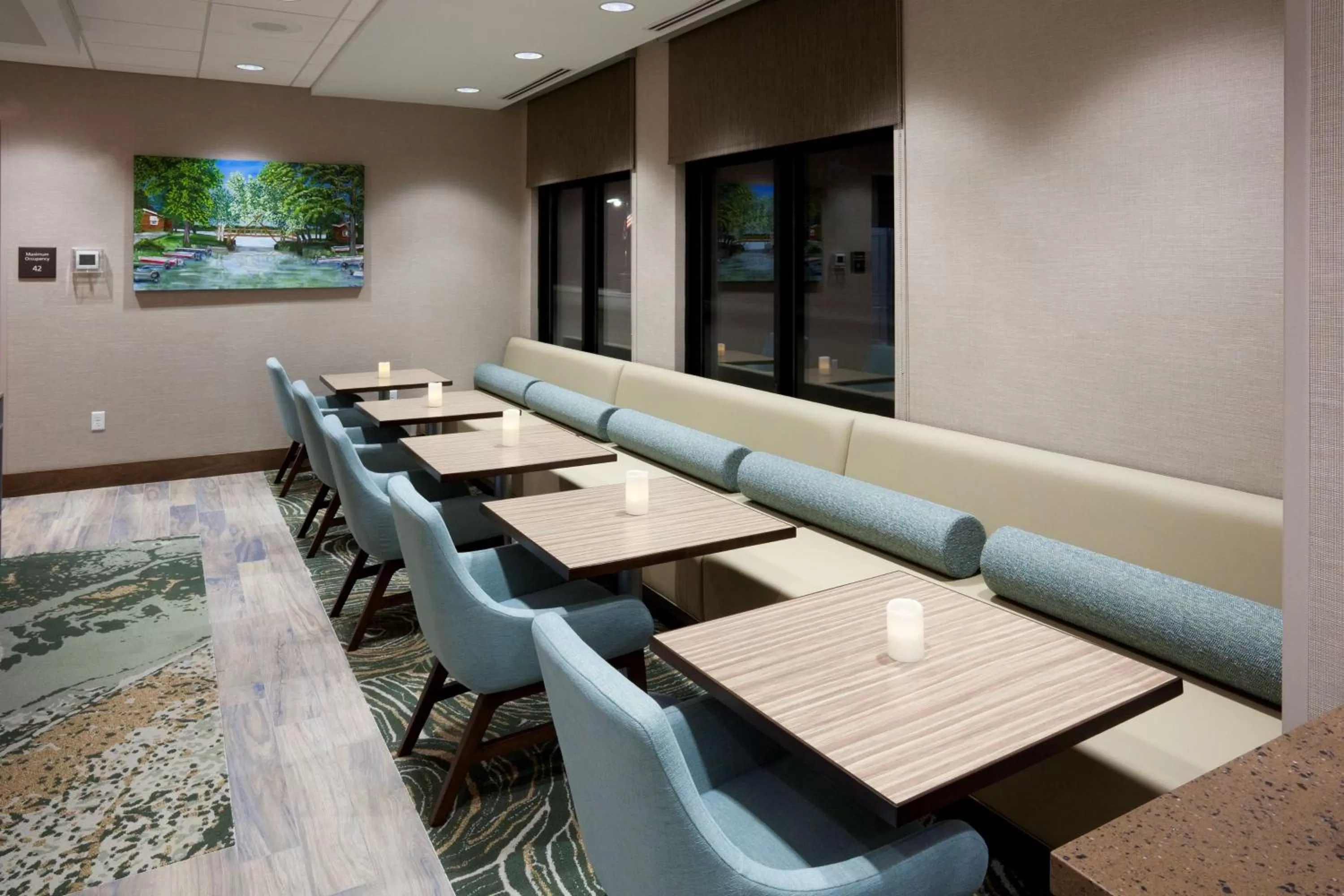 Dining area in Hampton Inn Spicer Green Lake, MN