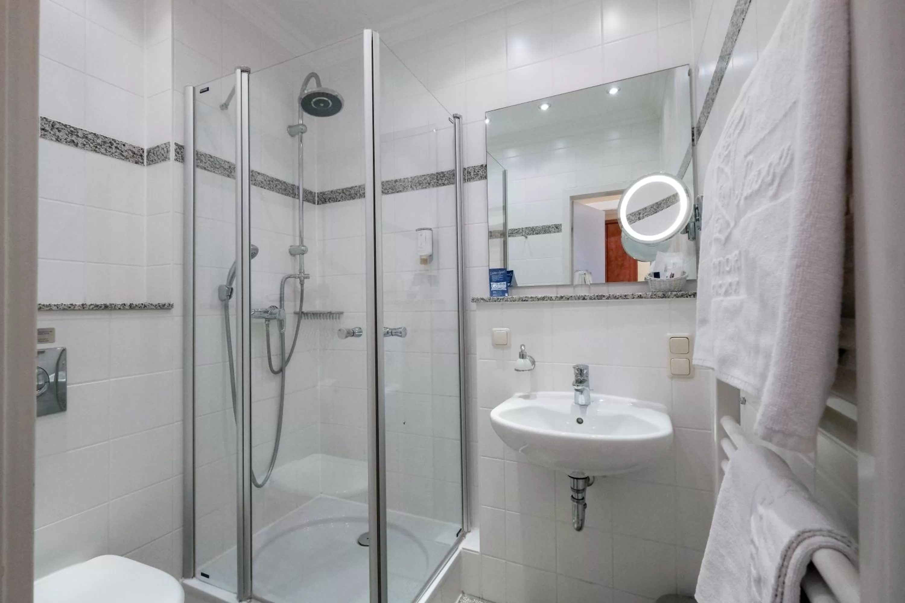 Bathroom in Hotel Savoy Hannover