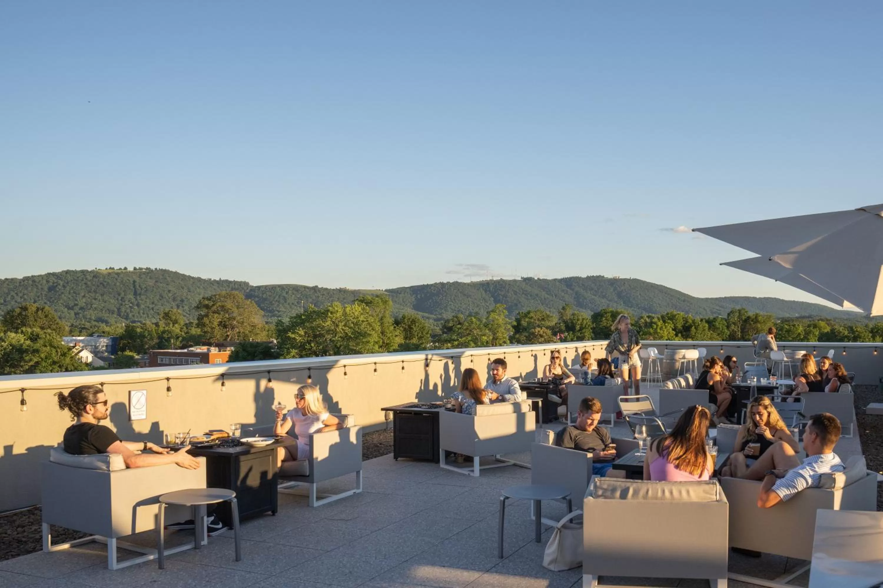 Lounge or bar, Restaurant/Places to Eat in Quirk Hotel Charlottesville