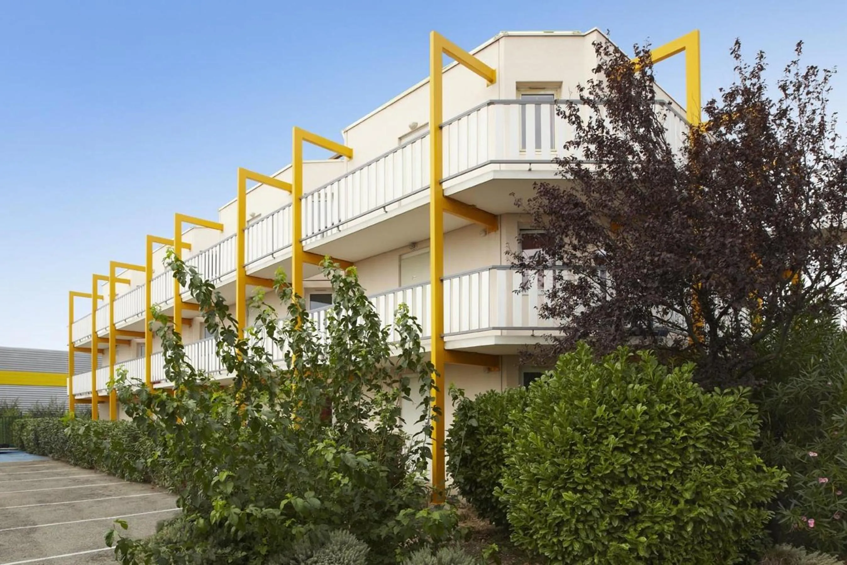 Facade/entrance in Premiere Classe Avignon Courtine Gare TGV