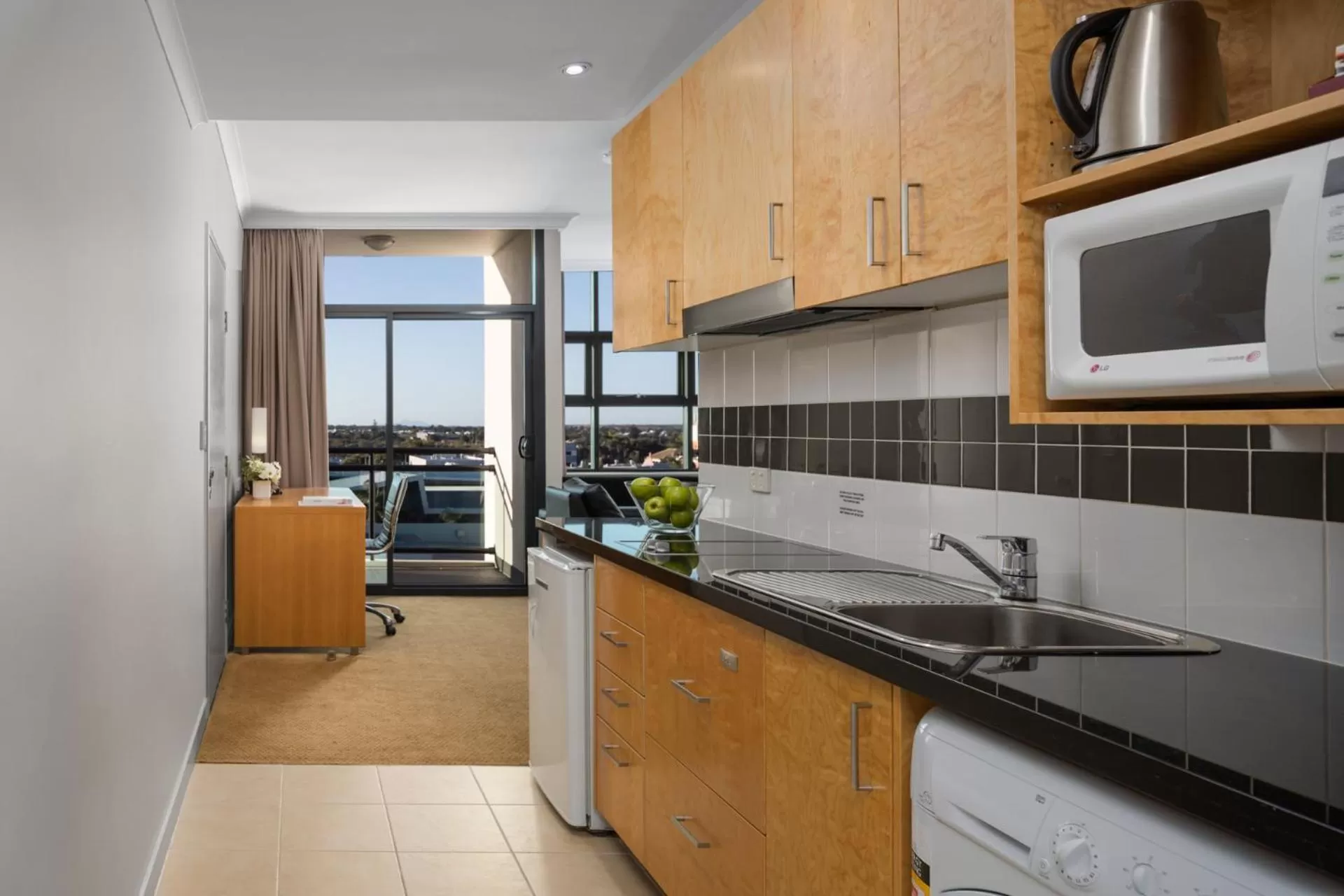 Kitchen or kitchenette in Rydges Mackay Suites