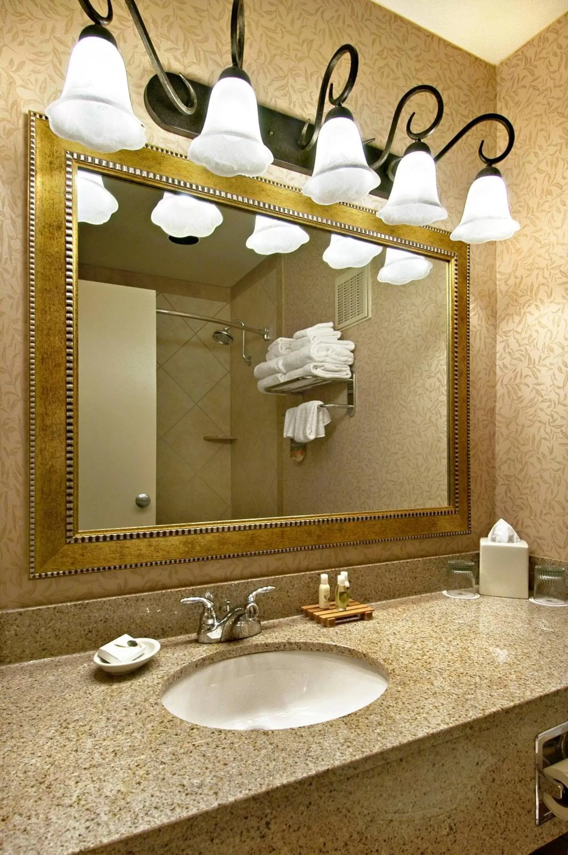 Standard Double Room with Two Double Beds in Red Lion Hotel Kelso Standard Double Room with Two Double Beds in Red Lion Hotel Kelso