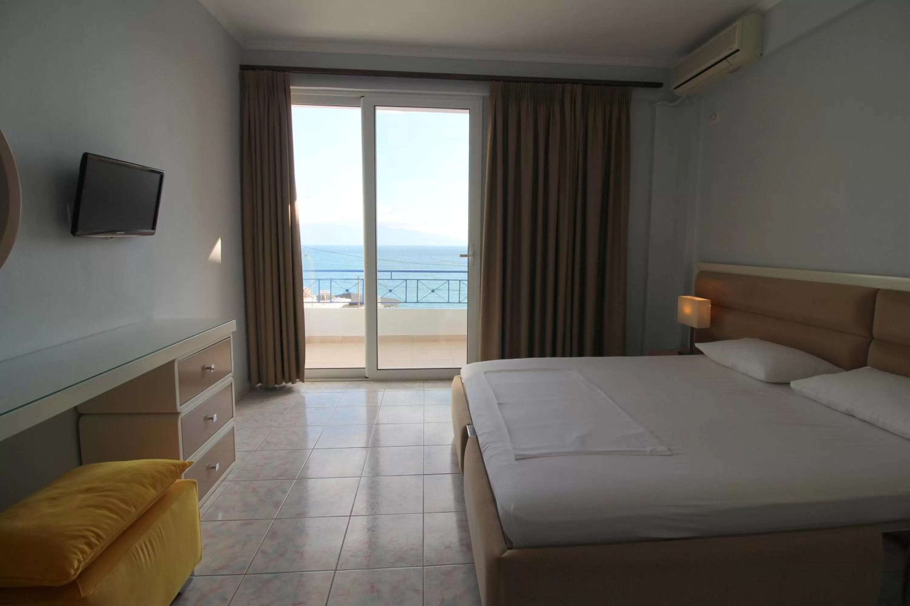 Bed in Murati Suites Sarandë