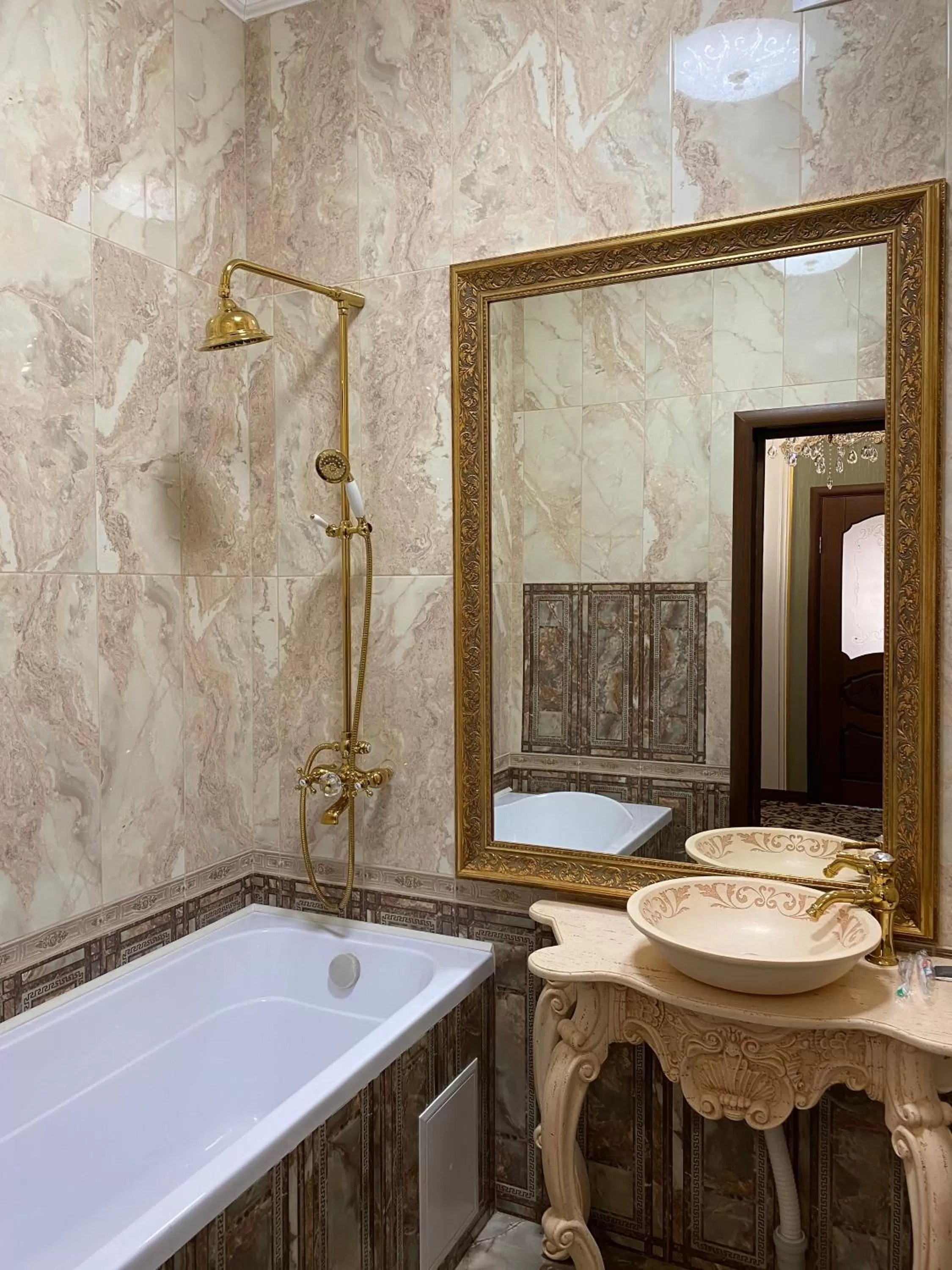 Bathroom in Lion Hotel