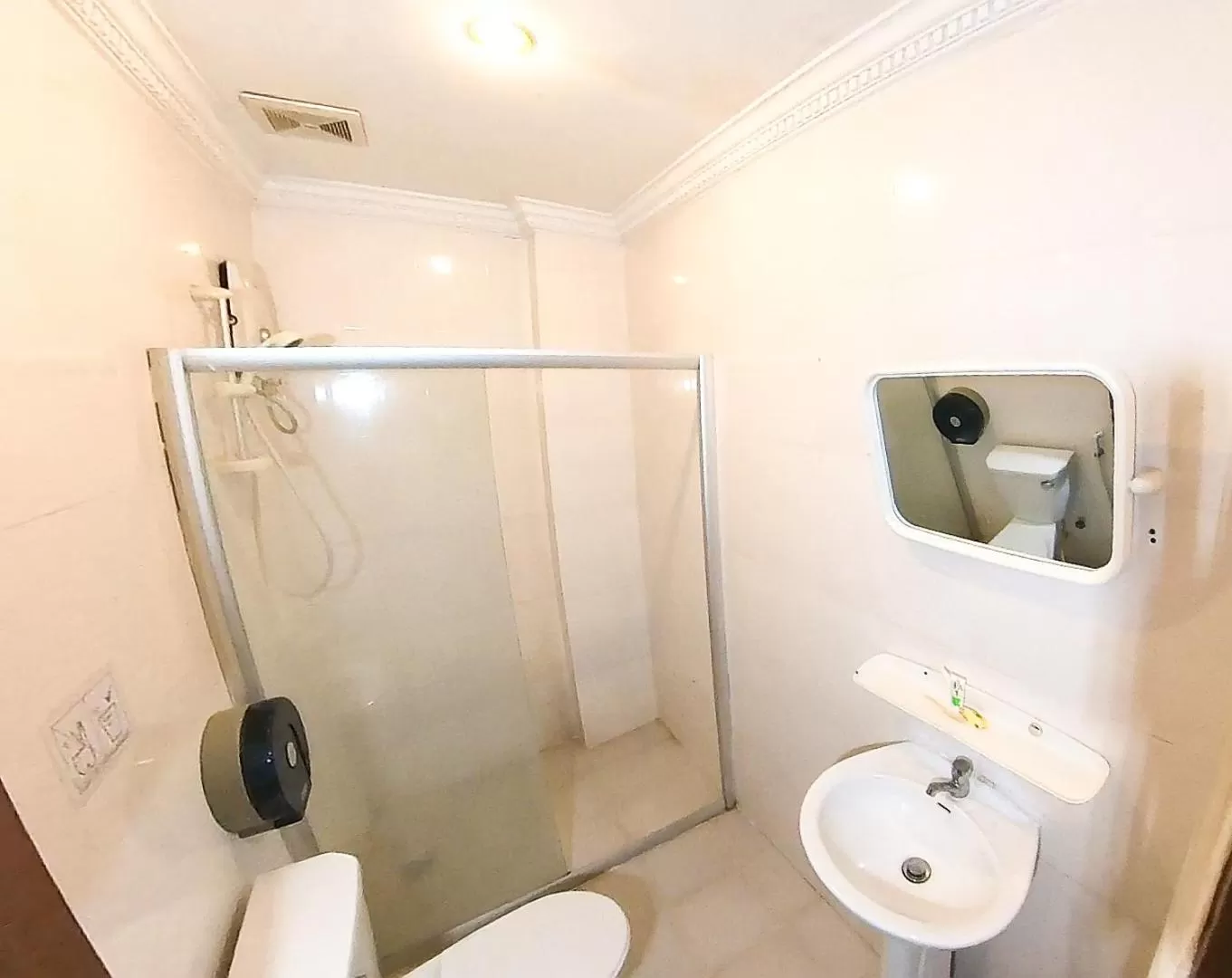 Shower in Riverside Hotel Phnom Penh