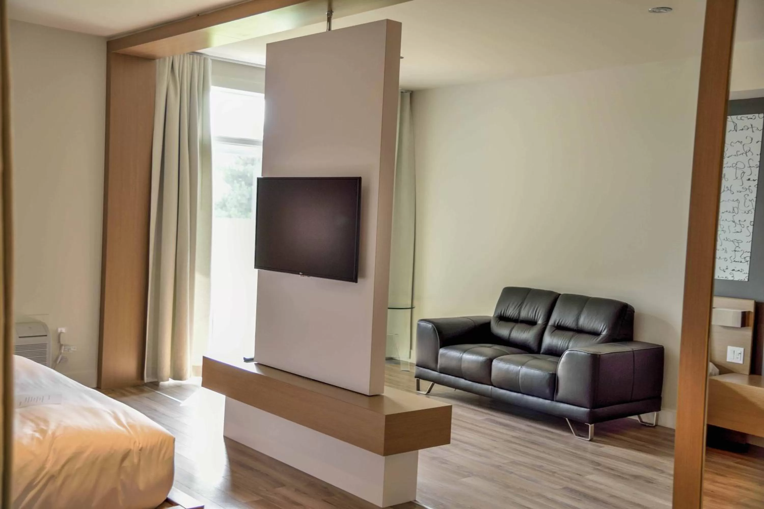 Living room, Bed in La Cache du Golf