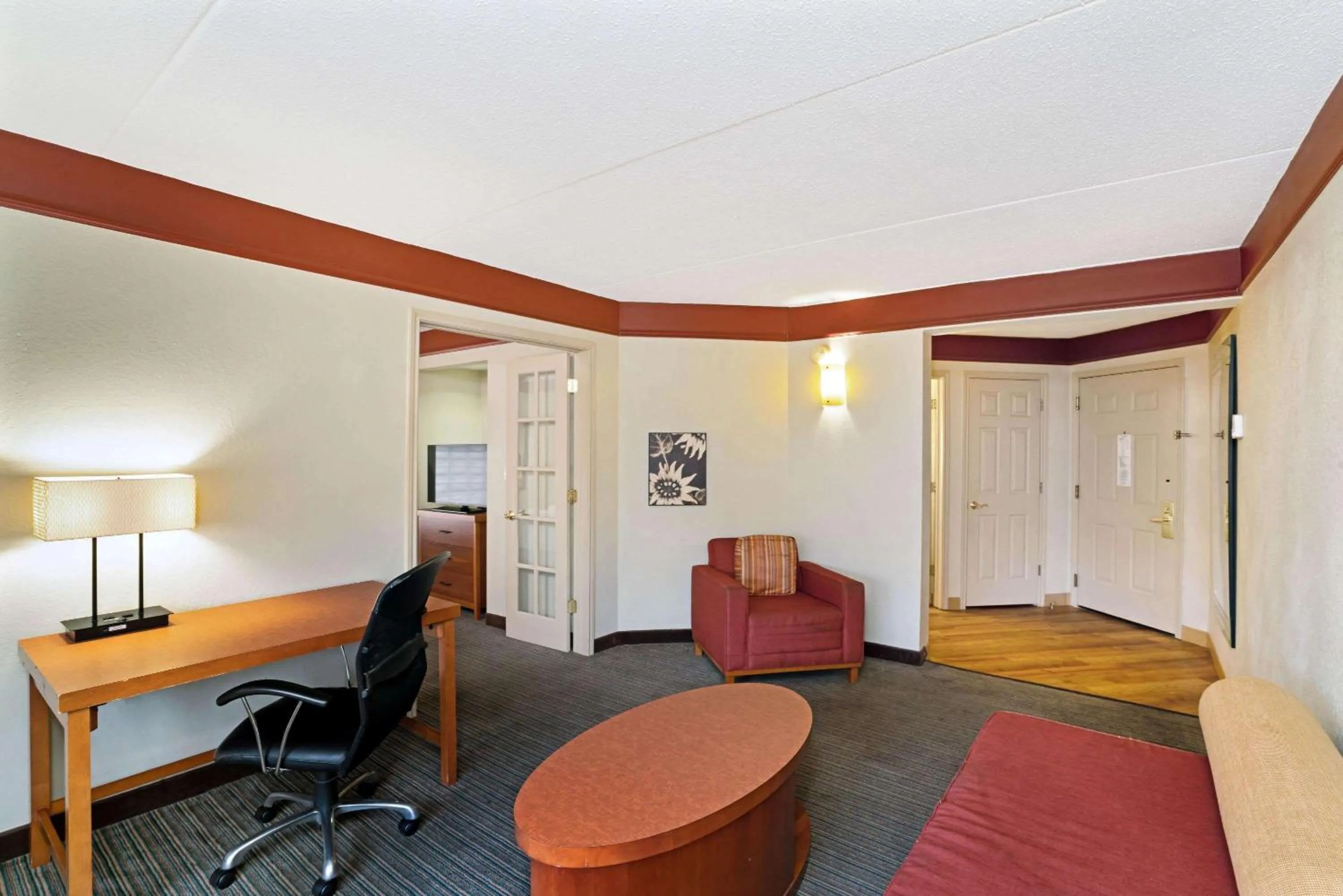 Photo of the whole room in La Quinta by Wyndham Memphis Primacy Parkway