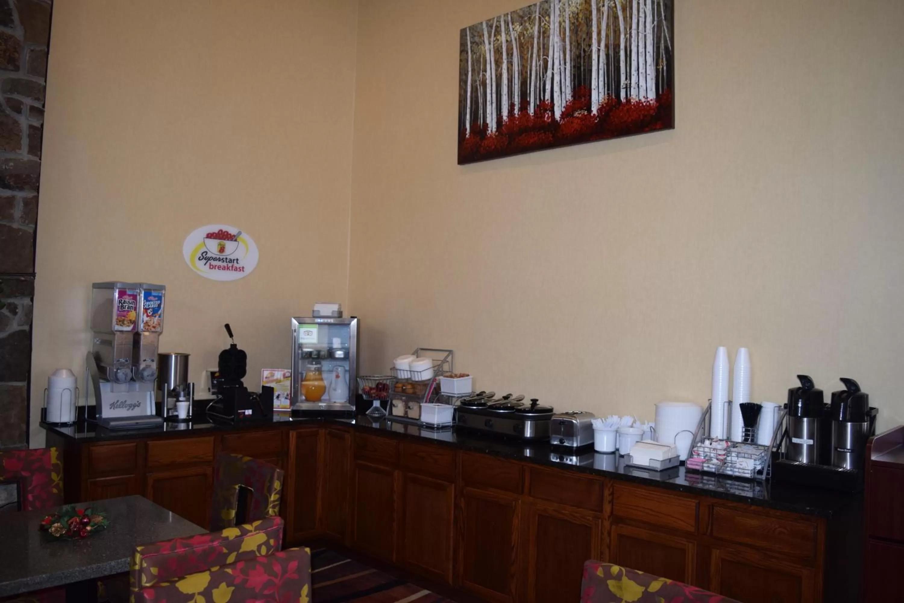 Food and drinks in Super 8 by Wyndham Paragould