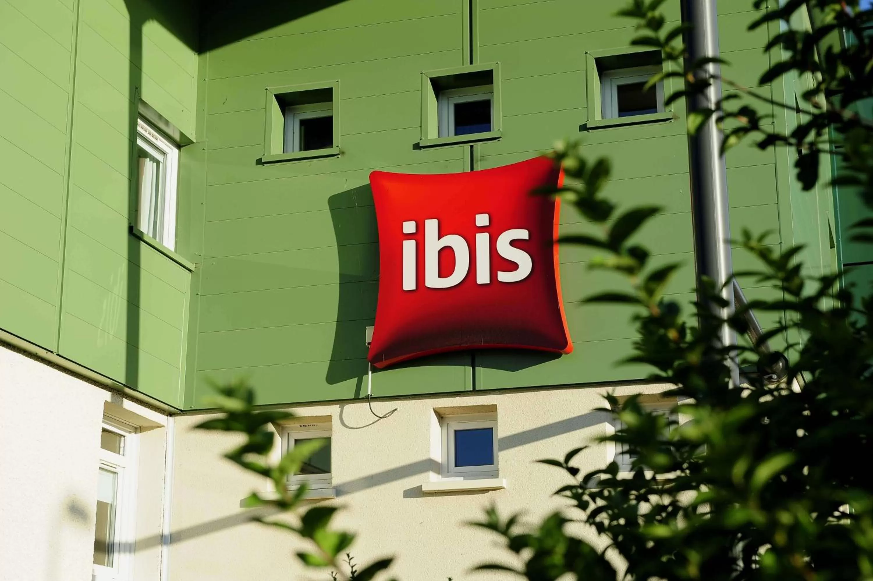Facade/entrance in ibis Lyon Est Beynost