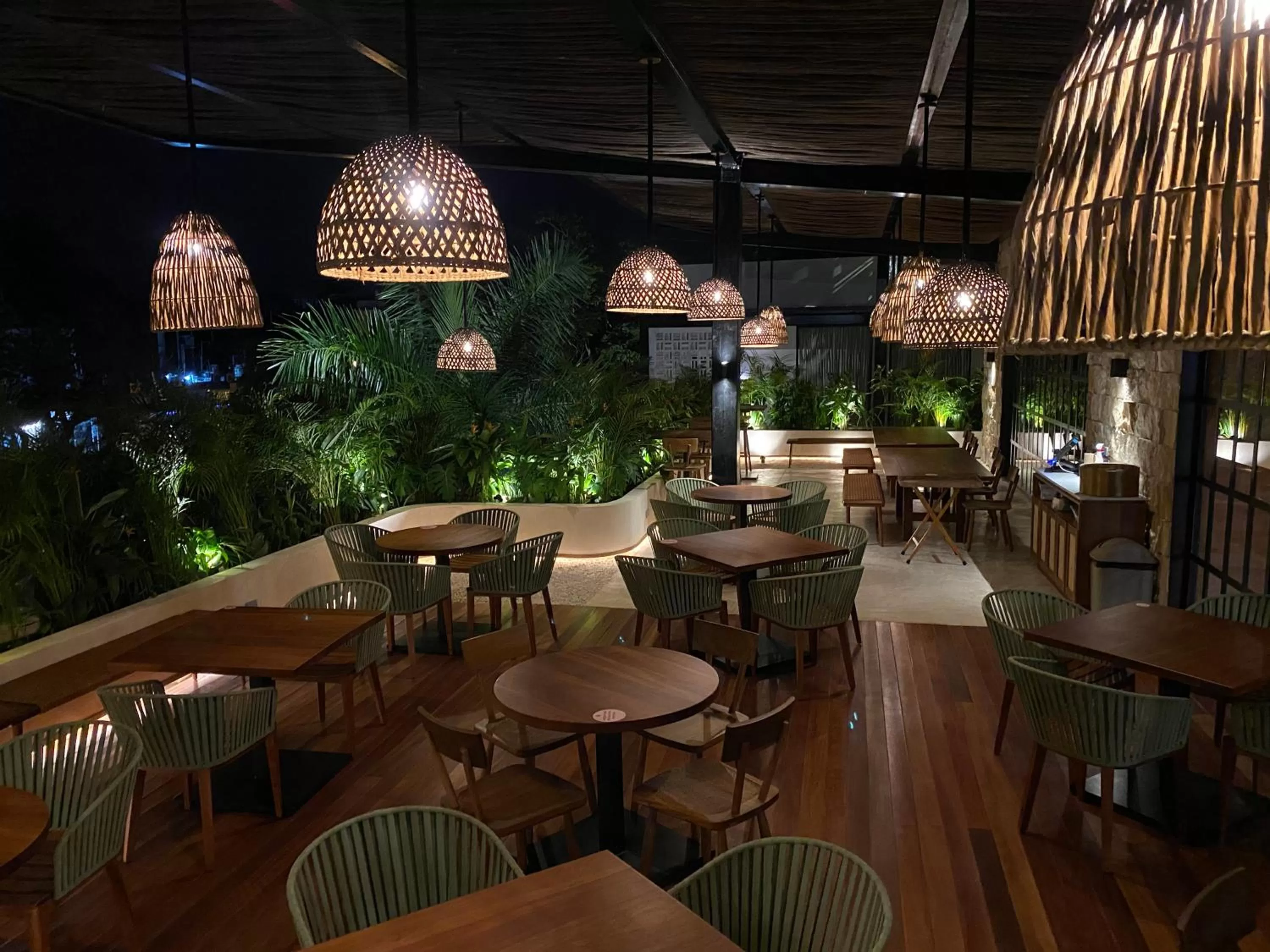 Restaurant/places to eat in Wayam Mundo Imperial