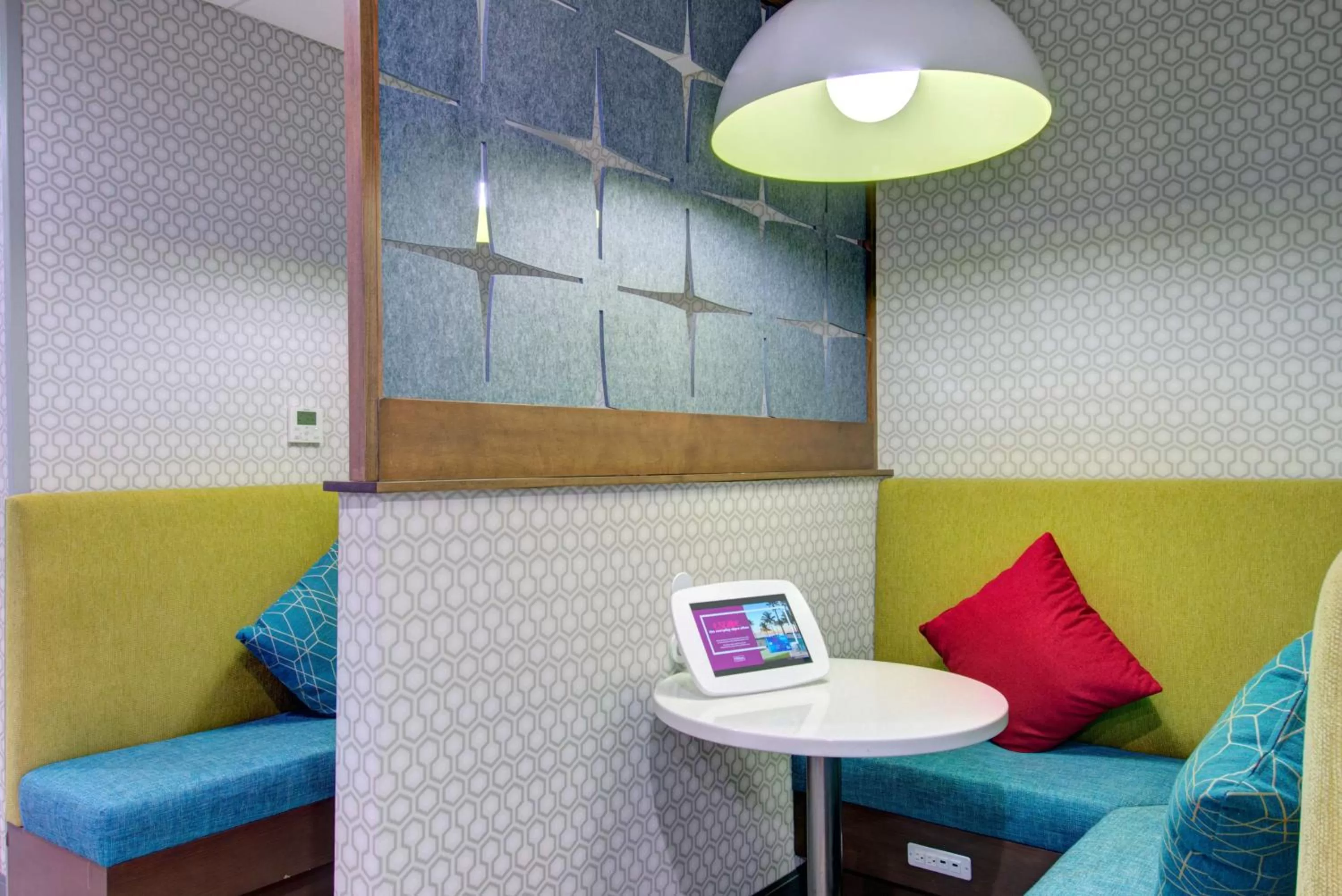 Business facilities in Hampton Inn & Suites Portland West