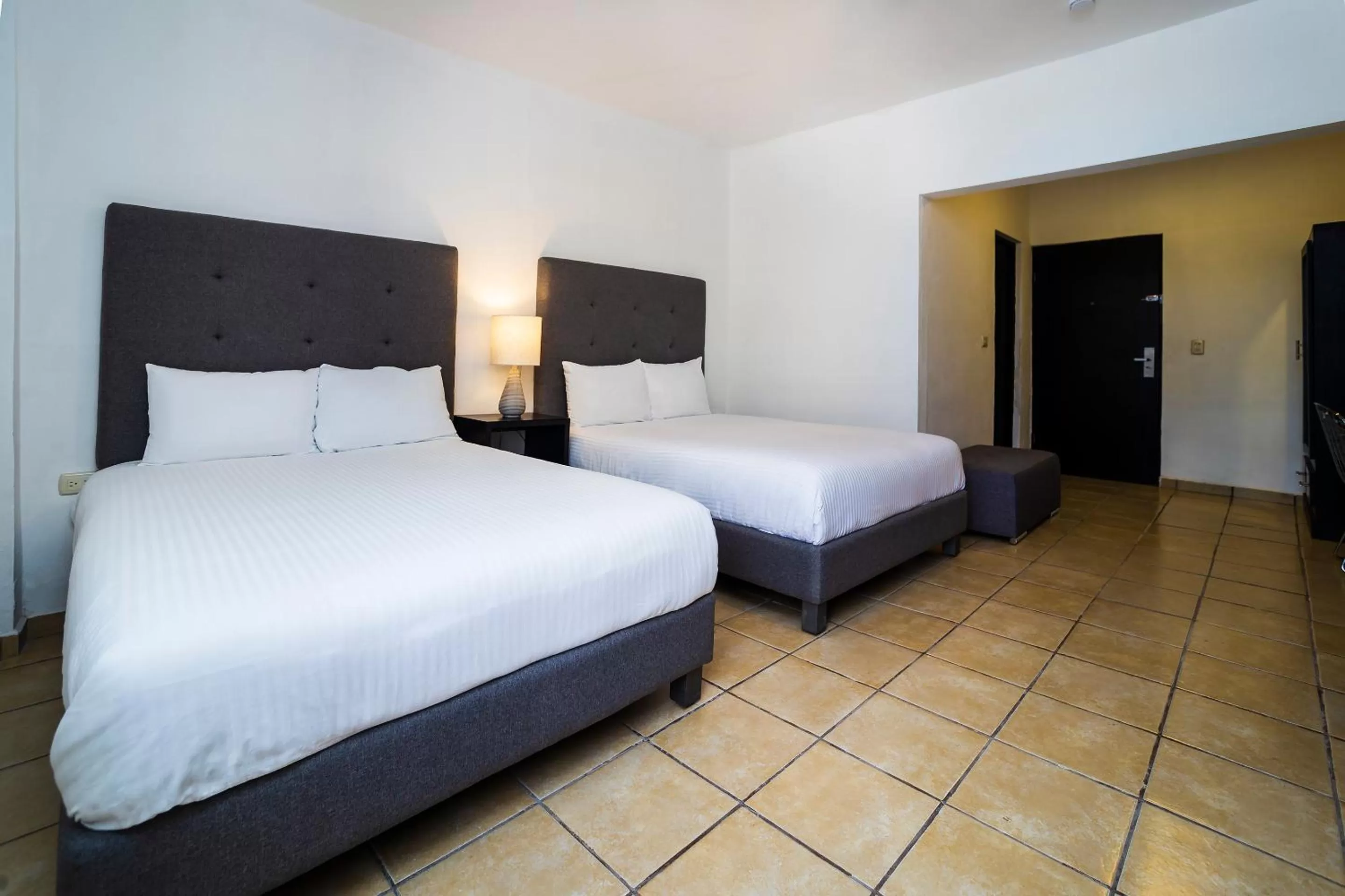 Photo of the whole room, Bed in San José Suites Boutique