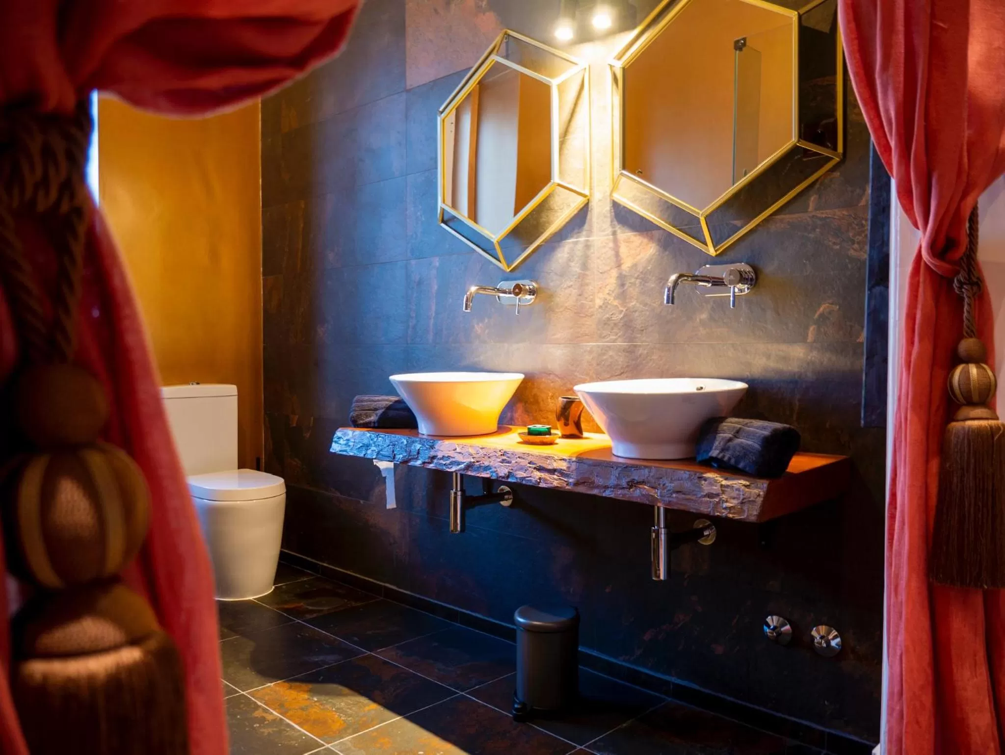 Bathroom in REFÚGIO DOURADO